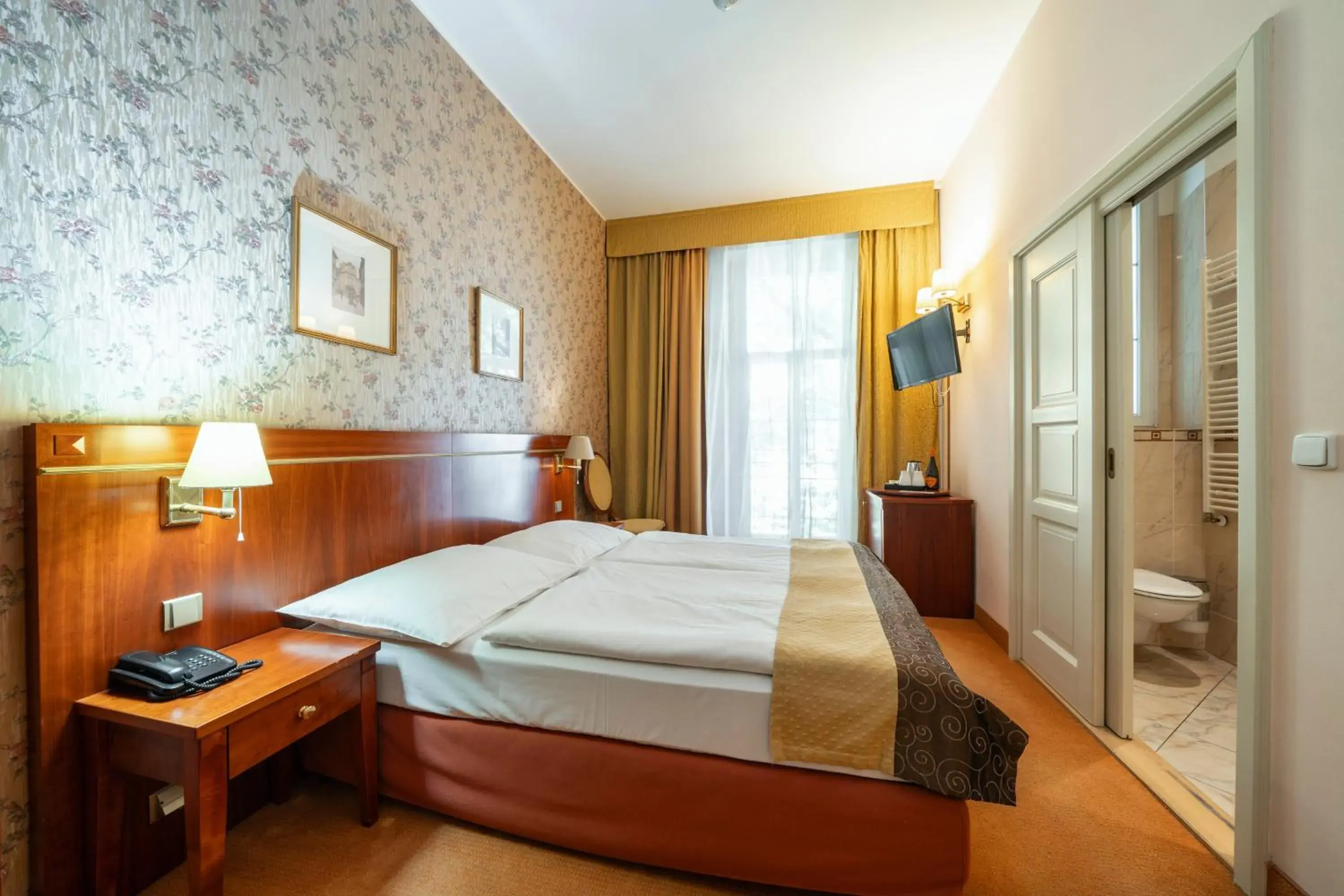 Double Room with Balcony in Hotel Raffaello Prague Double Room with Balcony in Hotel Raffaello Prague