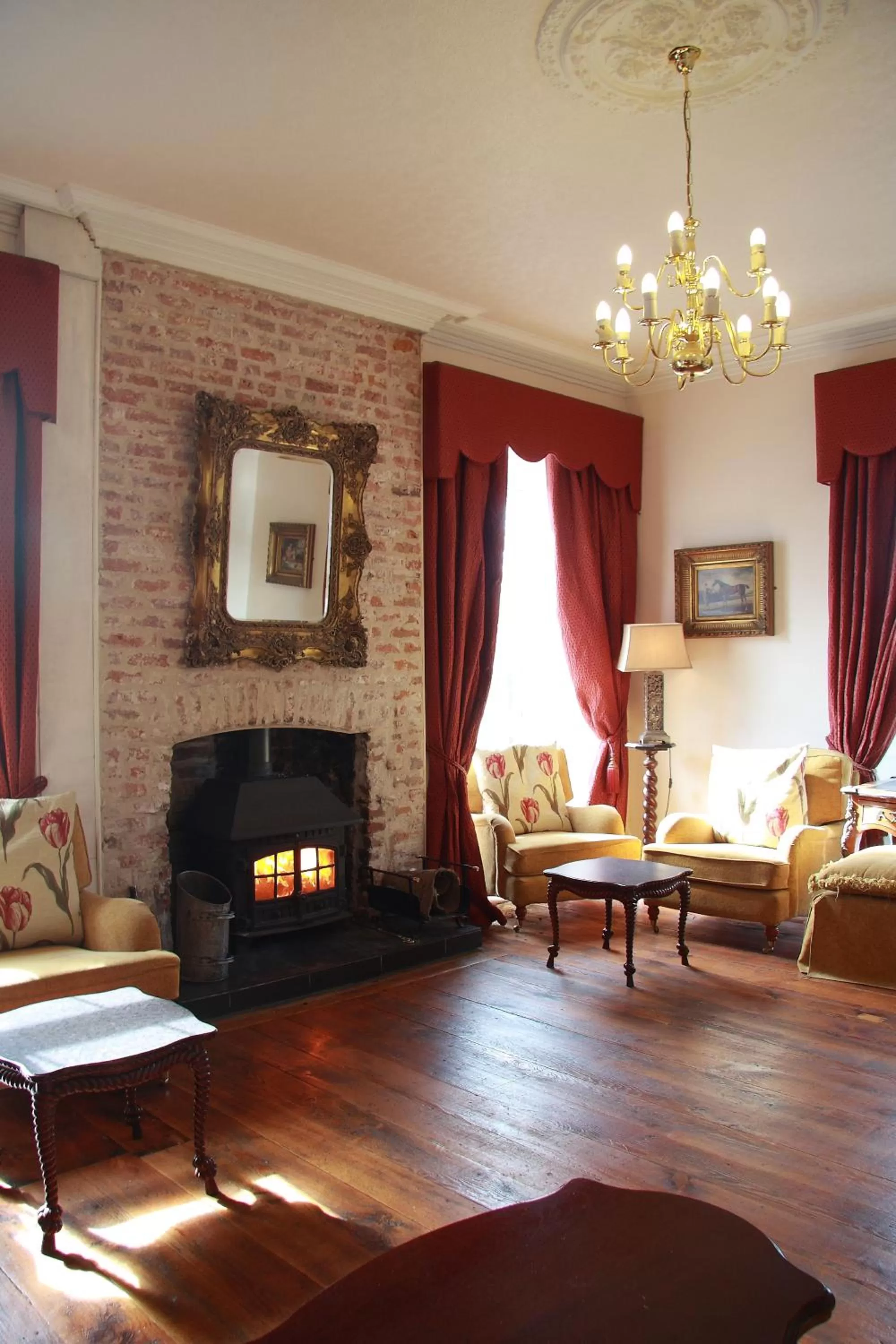 Seating area in Drummond Hotel