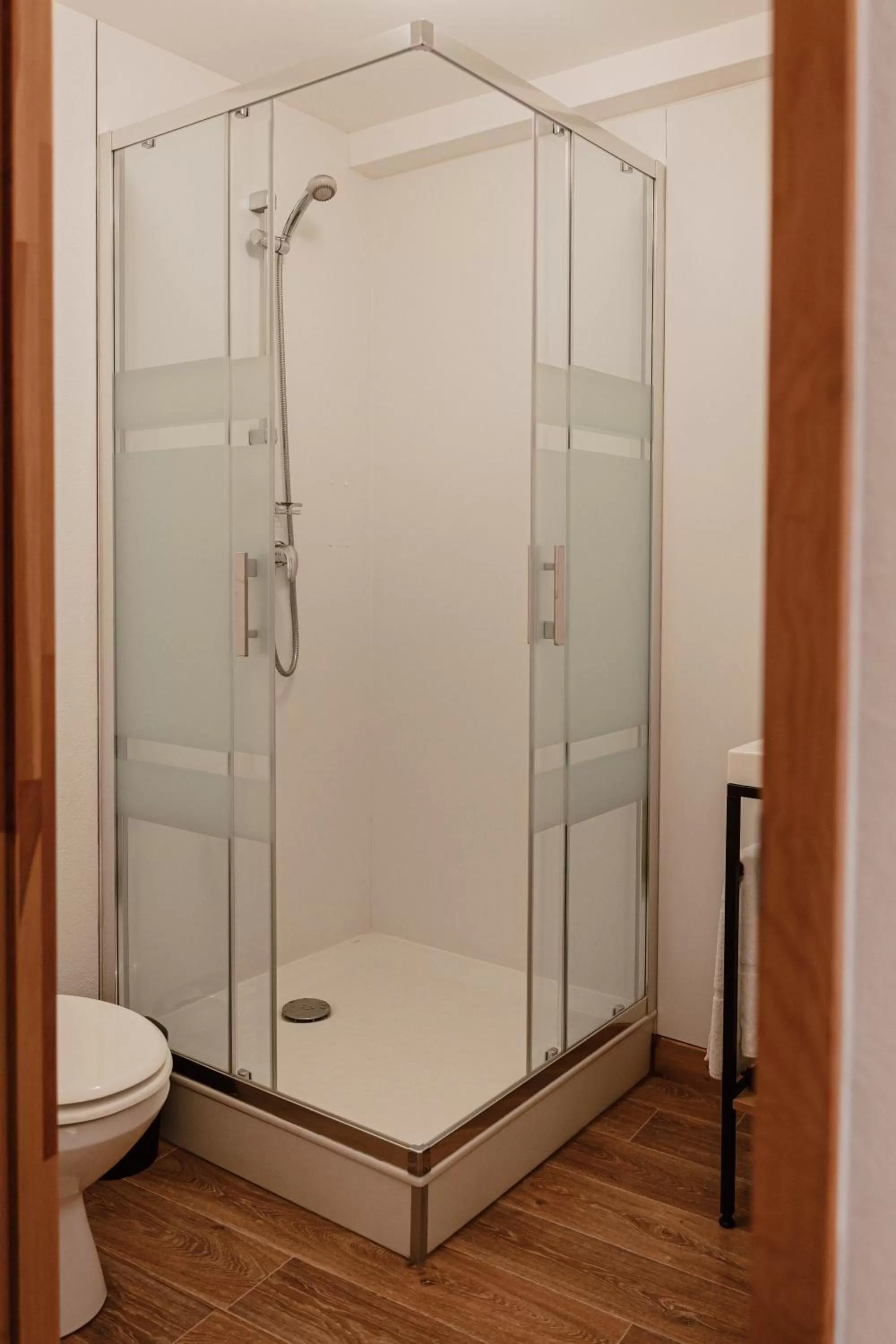 Bathroom in Mage hôtels - Hôtel la grenette - Brasserie Bonté Divine