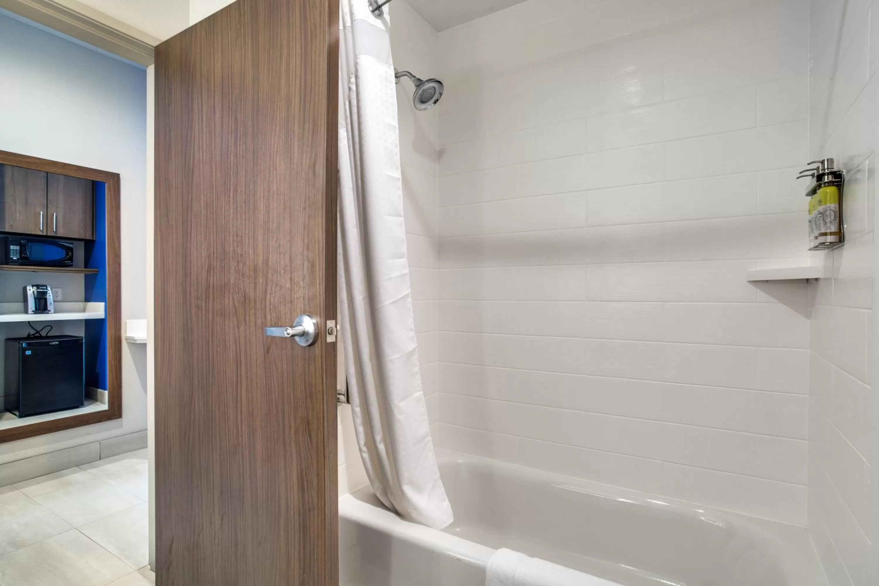 Shower in Holiday Inn Express & Suites - Denton South by IHG