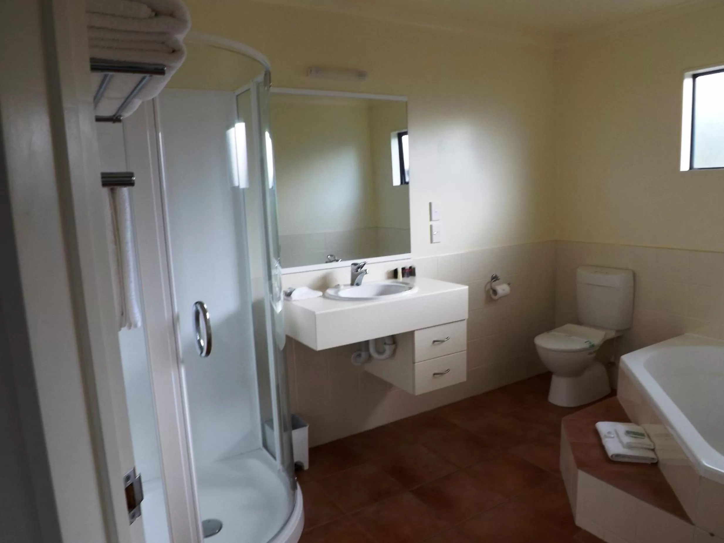 Bathroom in Chancellor Motor Lodge and Conference Centre