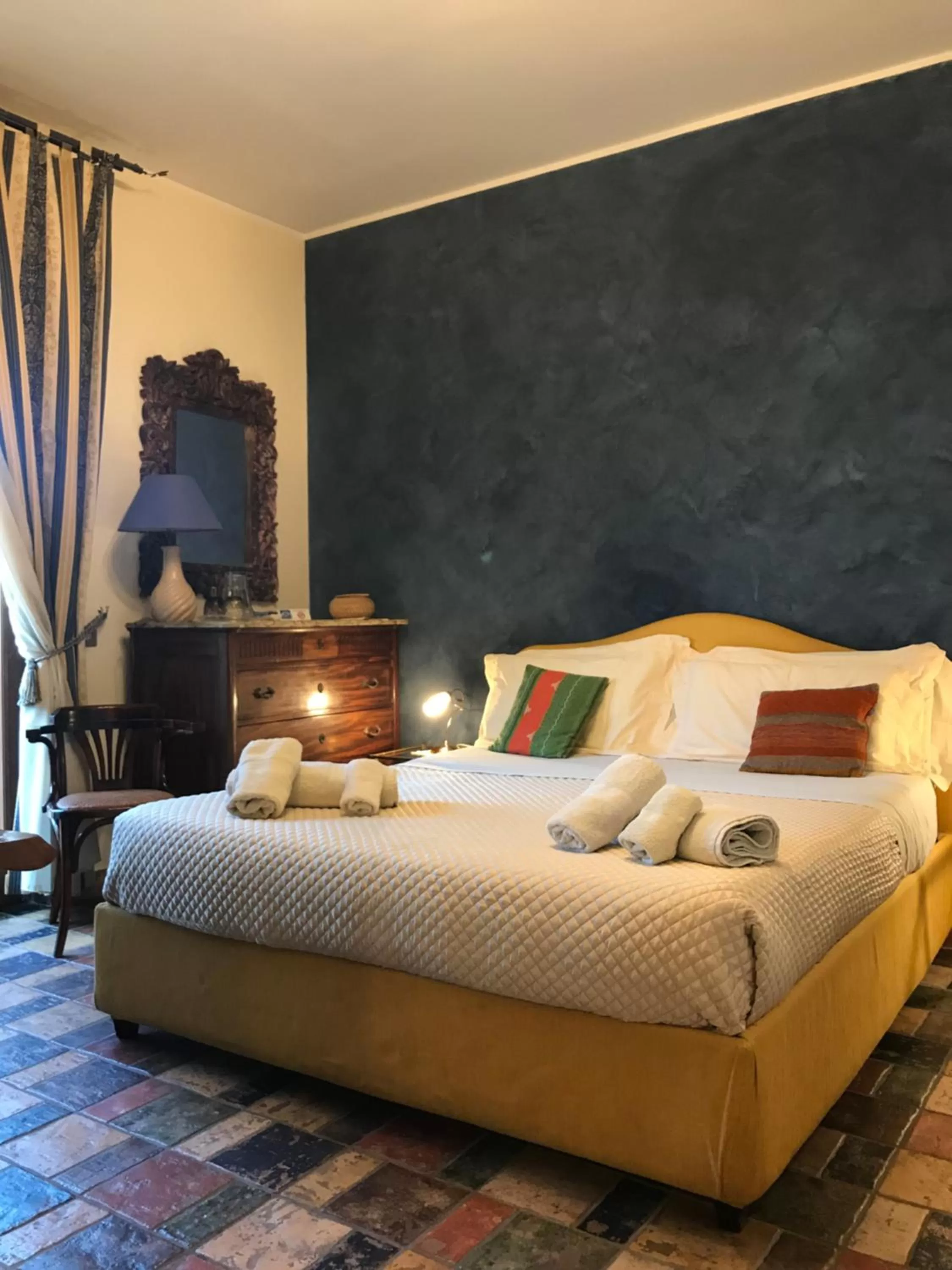 Photo of the whole room, Bed in B&B Casamiranapoli