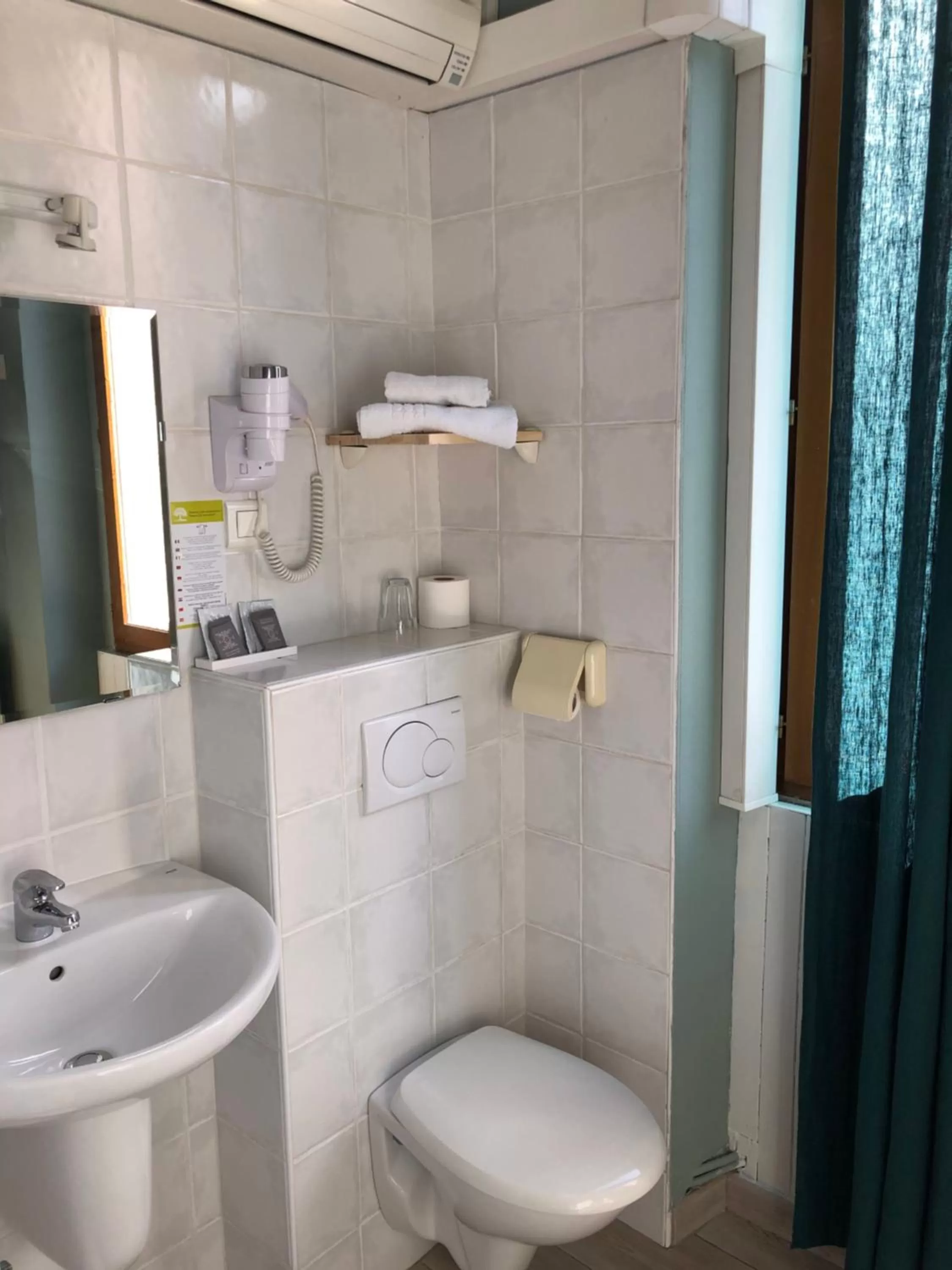 Toilet in Boutique Hôtel Azur