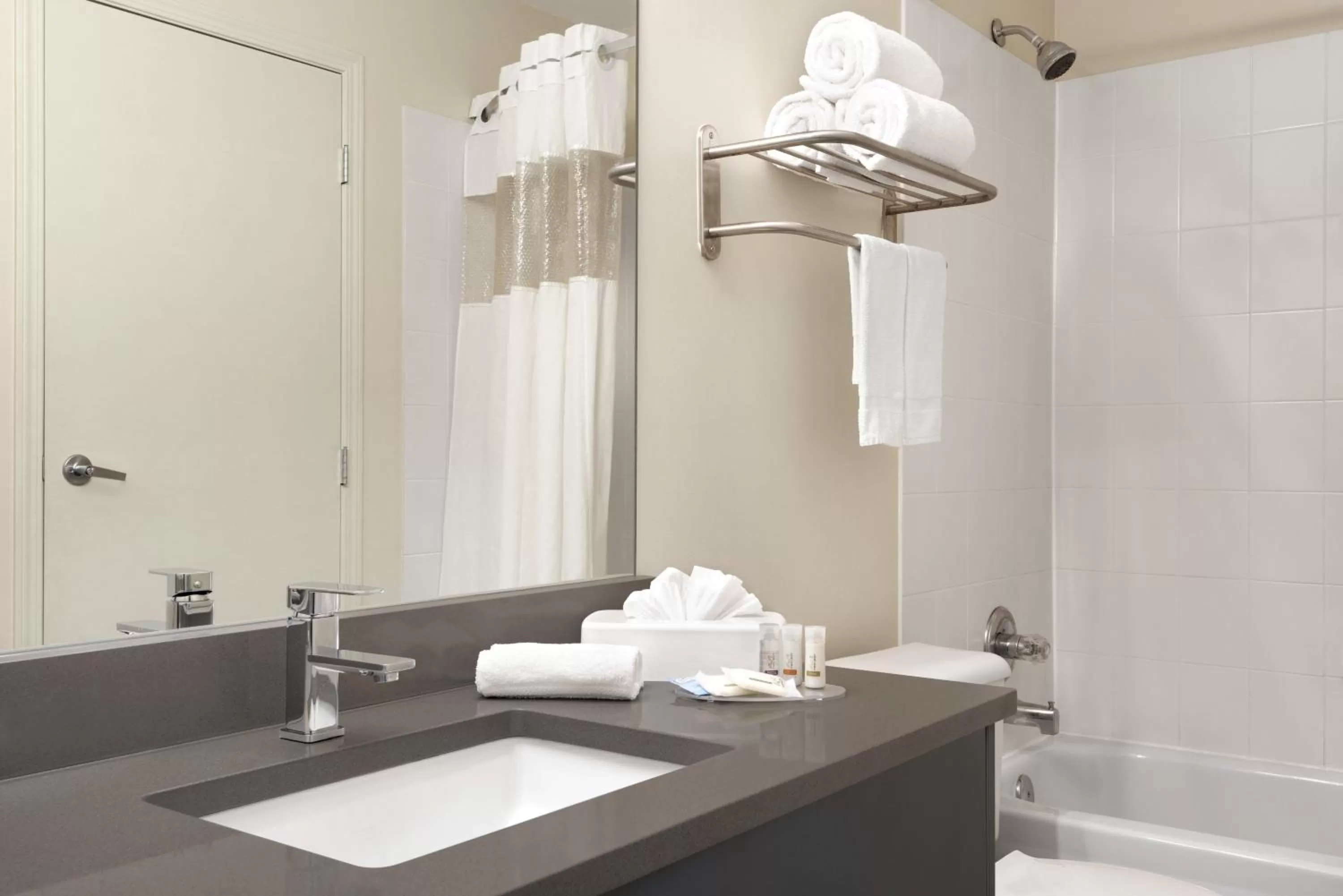 Bathroom in Days Inn by Wyndham Kelowna