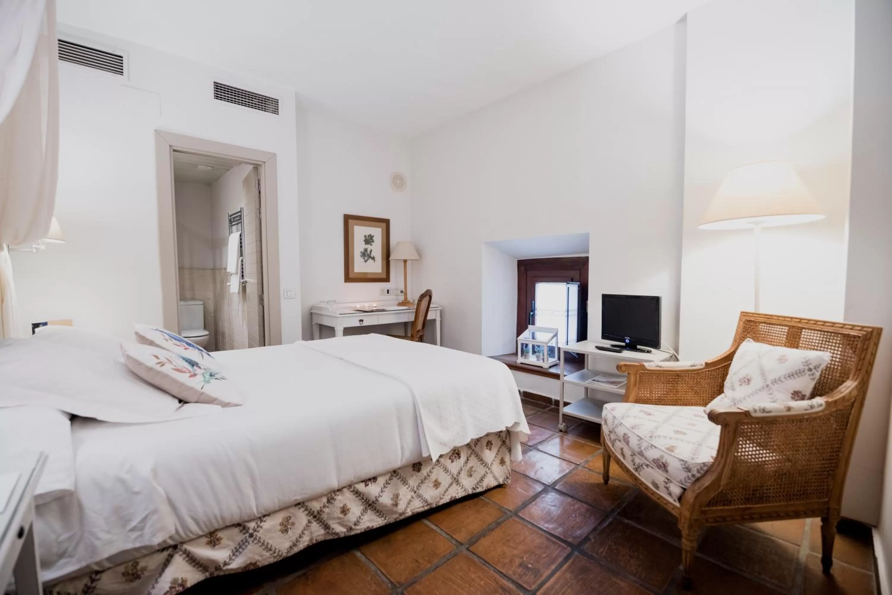 Photo of the whole room, Bed in Palacio De Los Navas