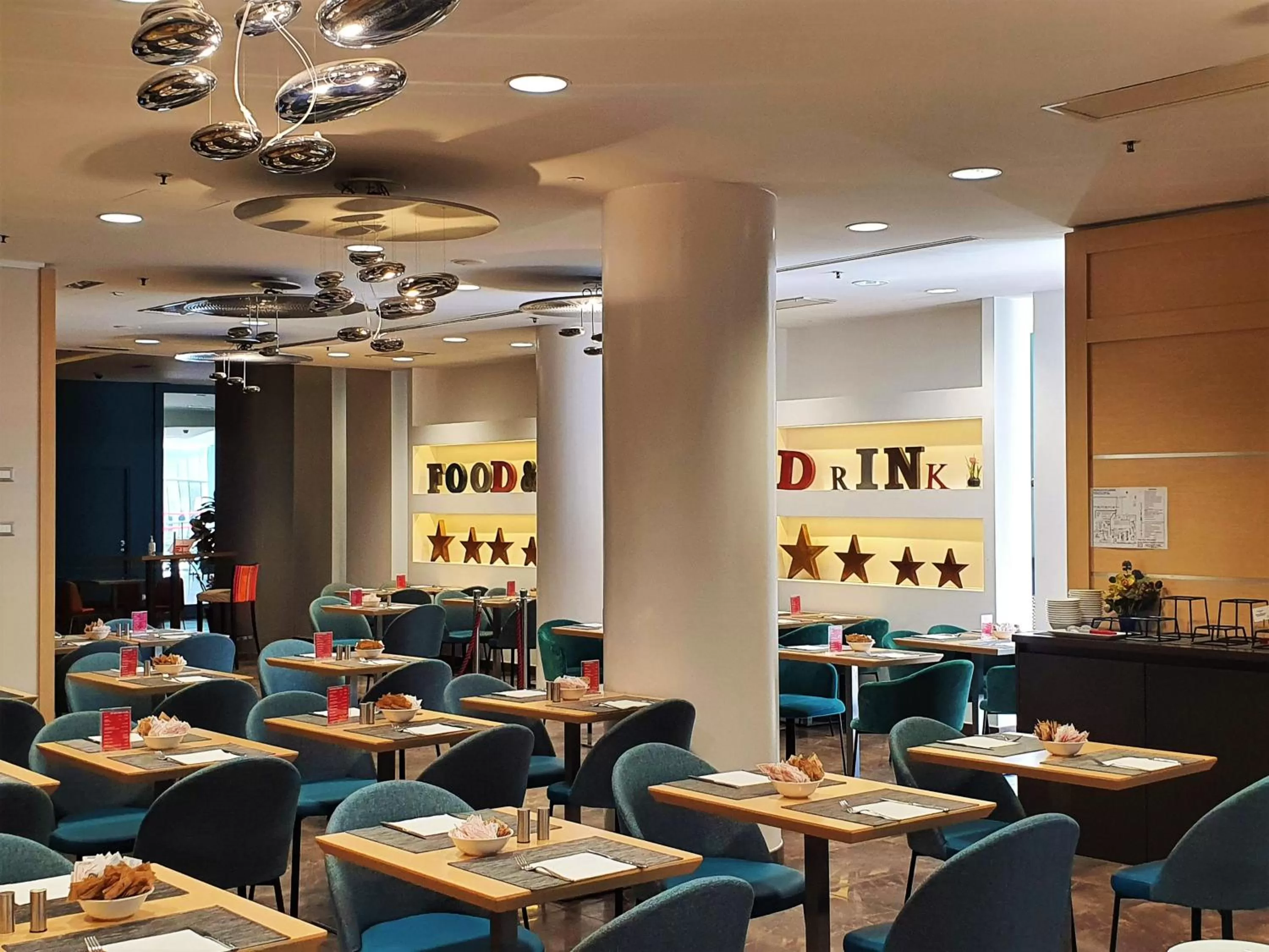 Restaurant/places to eat in Ramada Plaza by Wyndham Milano