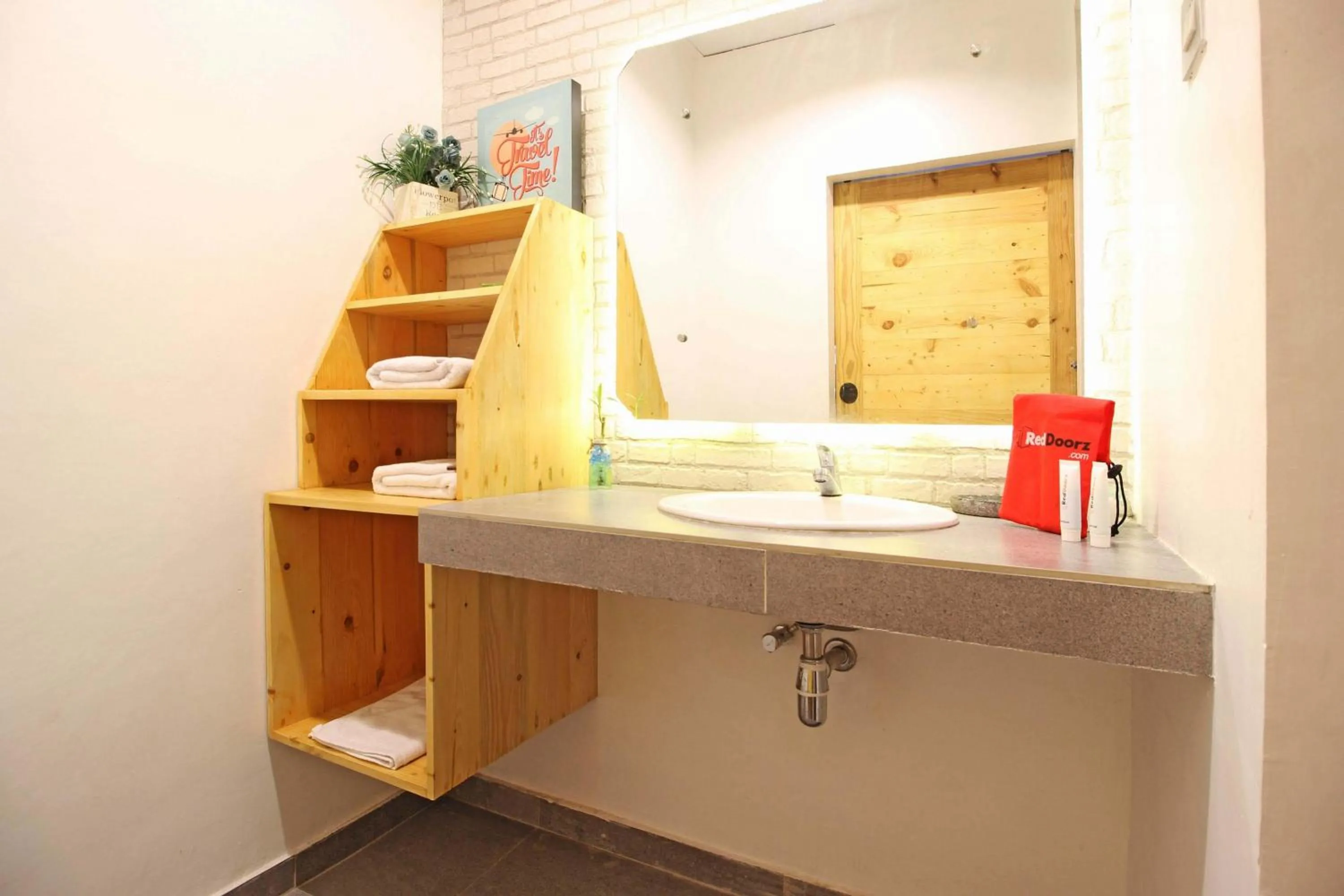 Bathroom in RedDoorz near Pojok Beteng Prawirotaman