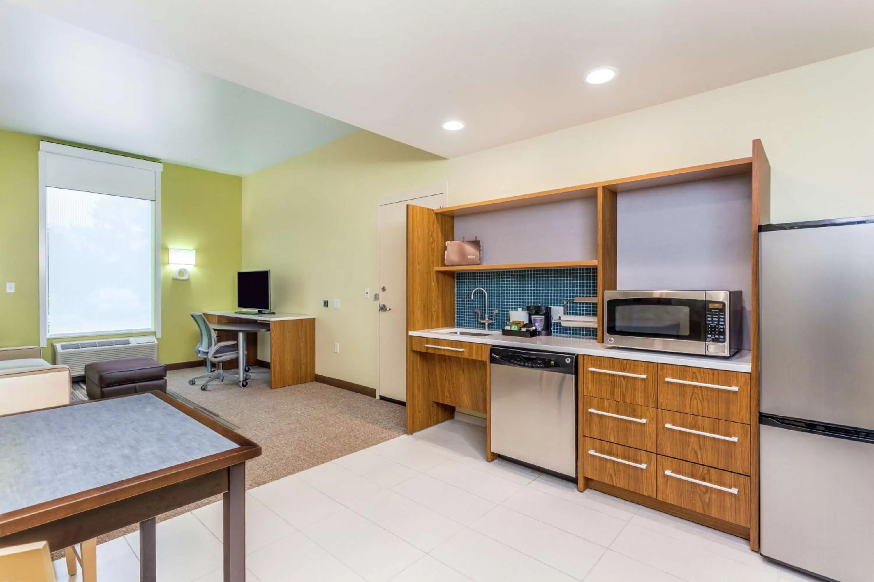 Kitchen or kitchenette in Home2 Suites by Hilton Albany Airport/Wolf Rd