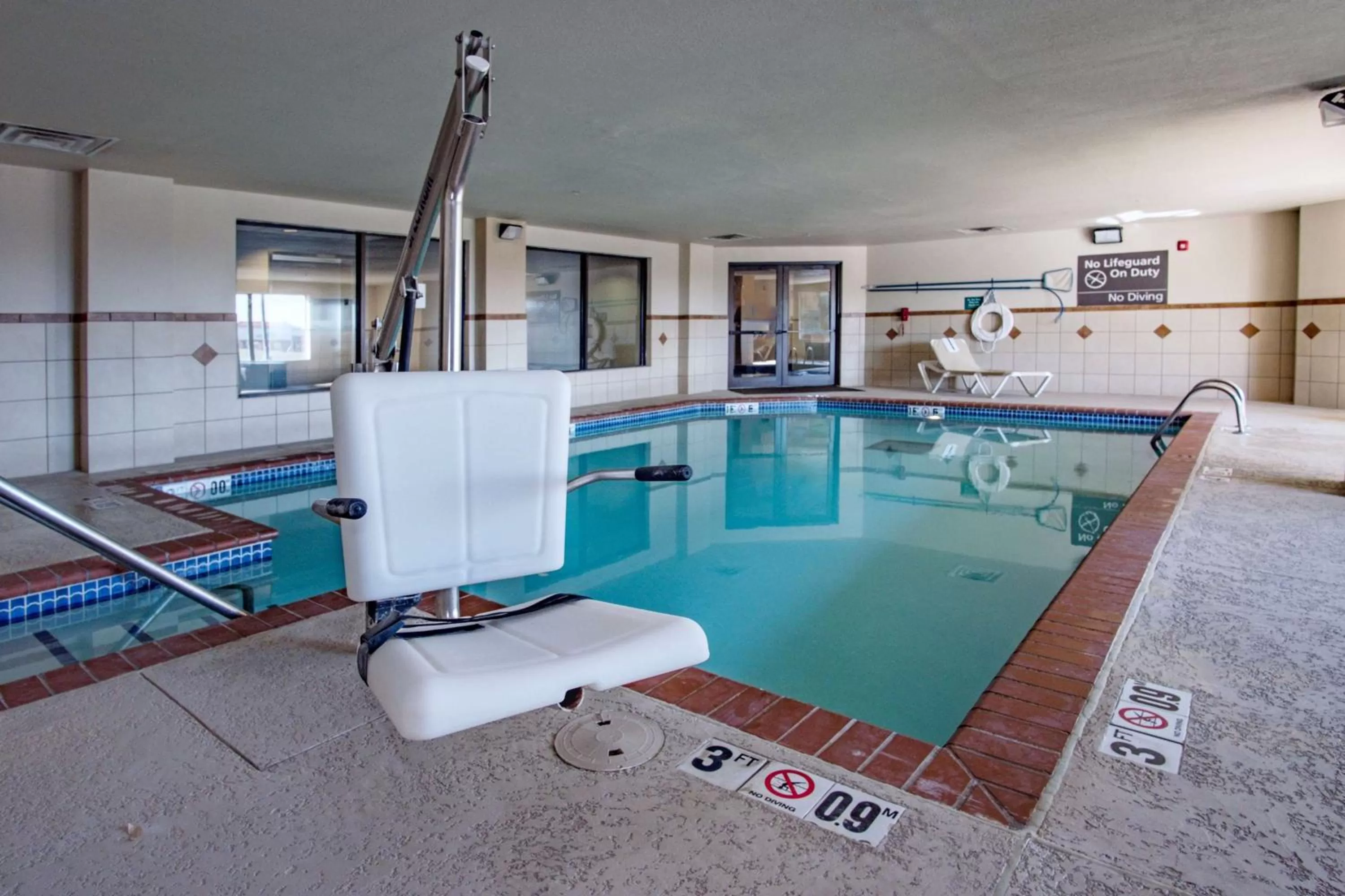 Swimming pool in Hampton Inn Oklahoma City/Yukon