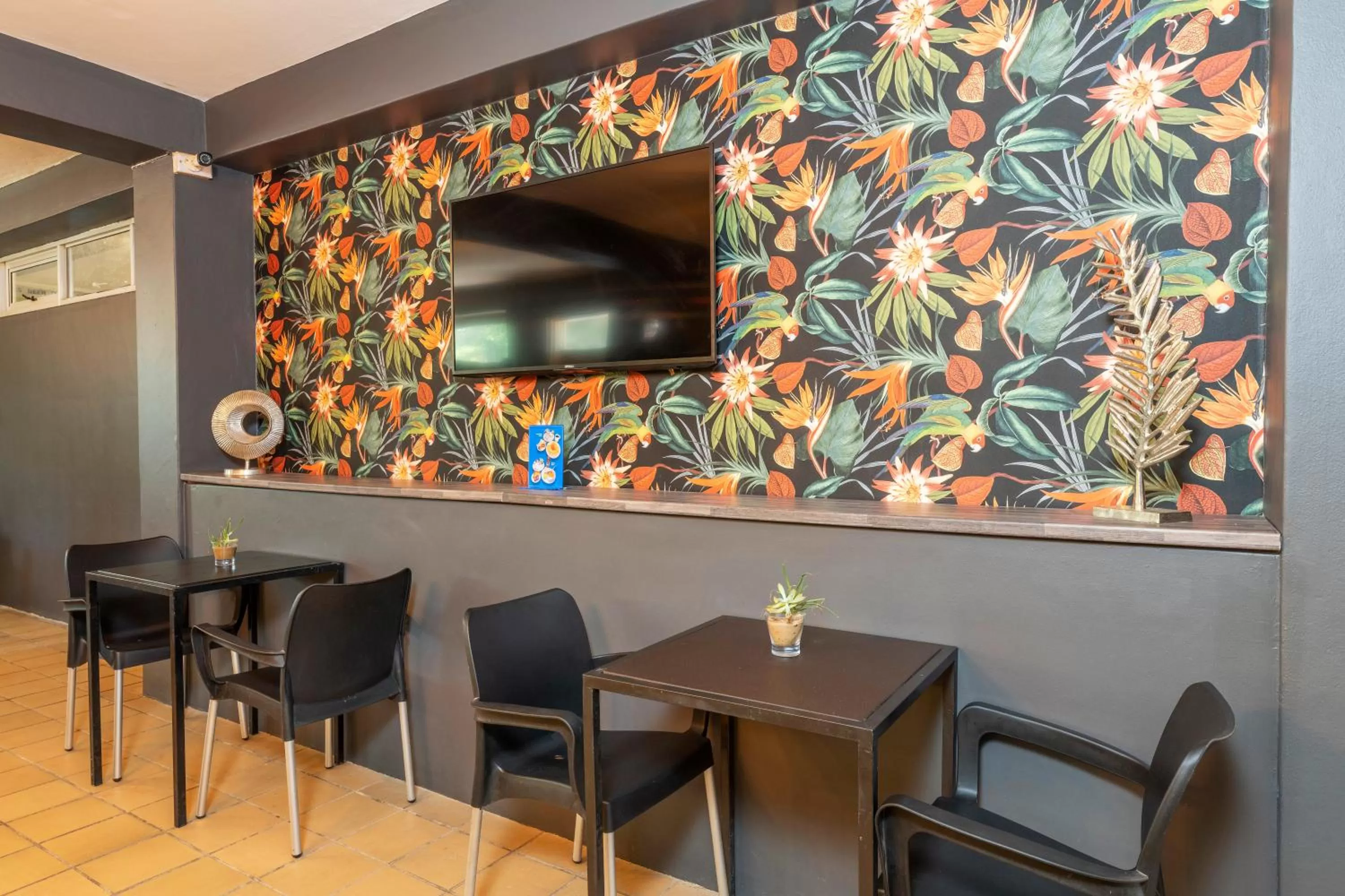 Restaurant/places to eat in N1 Hotel & Campsite Victoria Falls