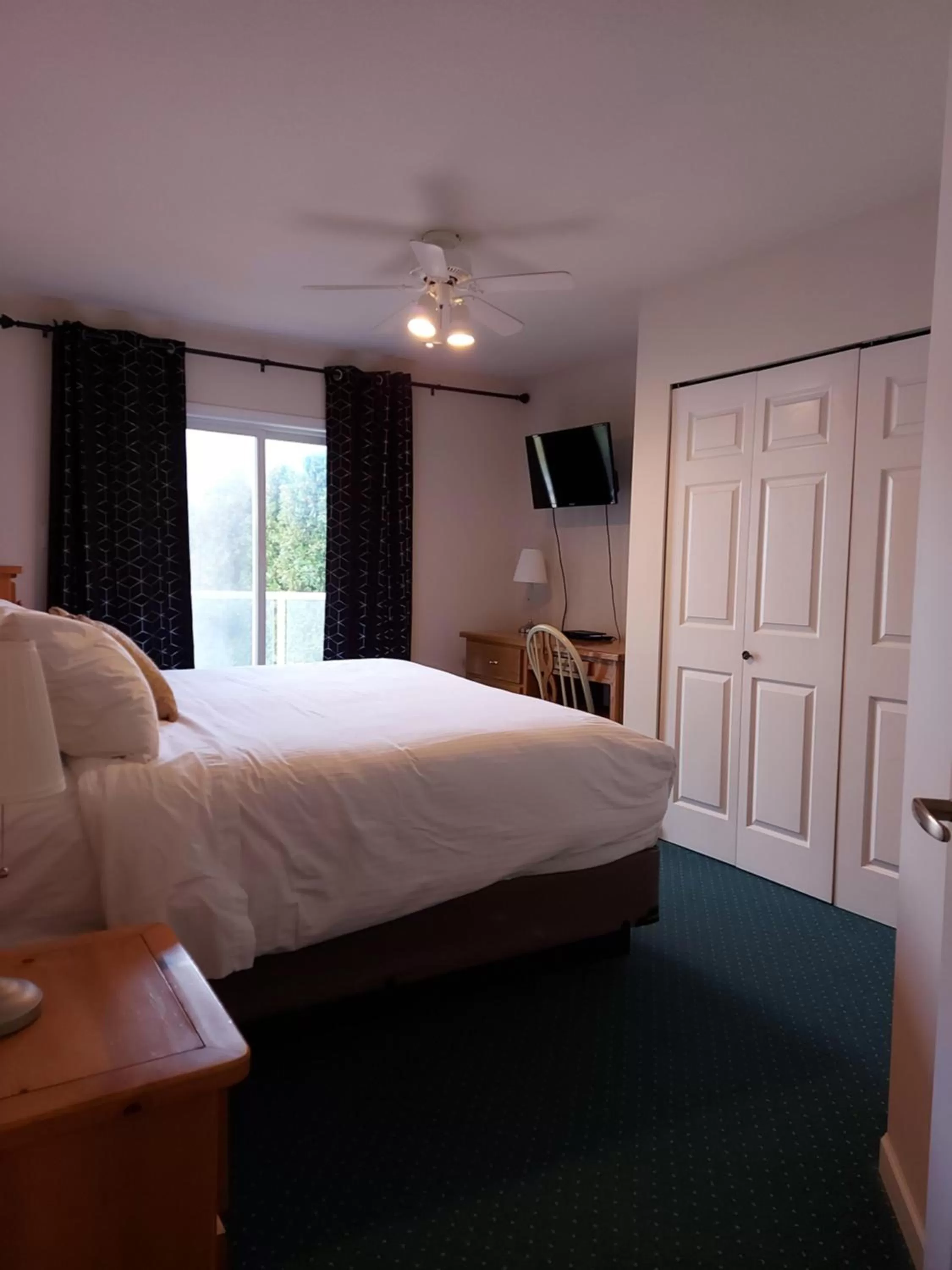 Bedroom, Bed in Richter Pass Beach Resort