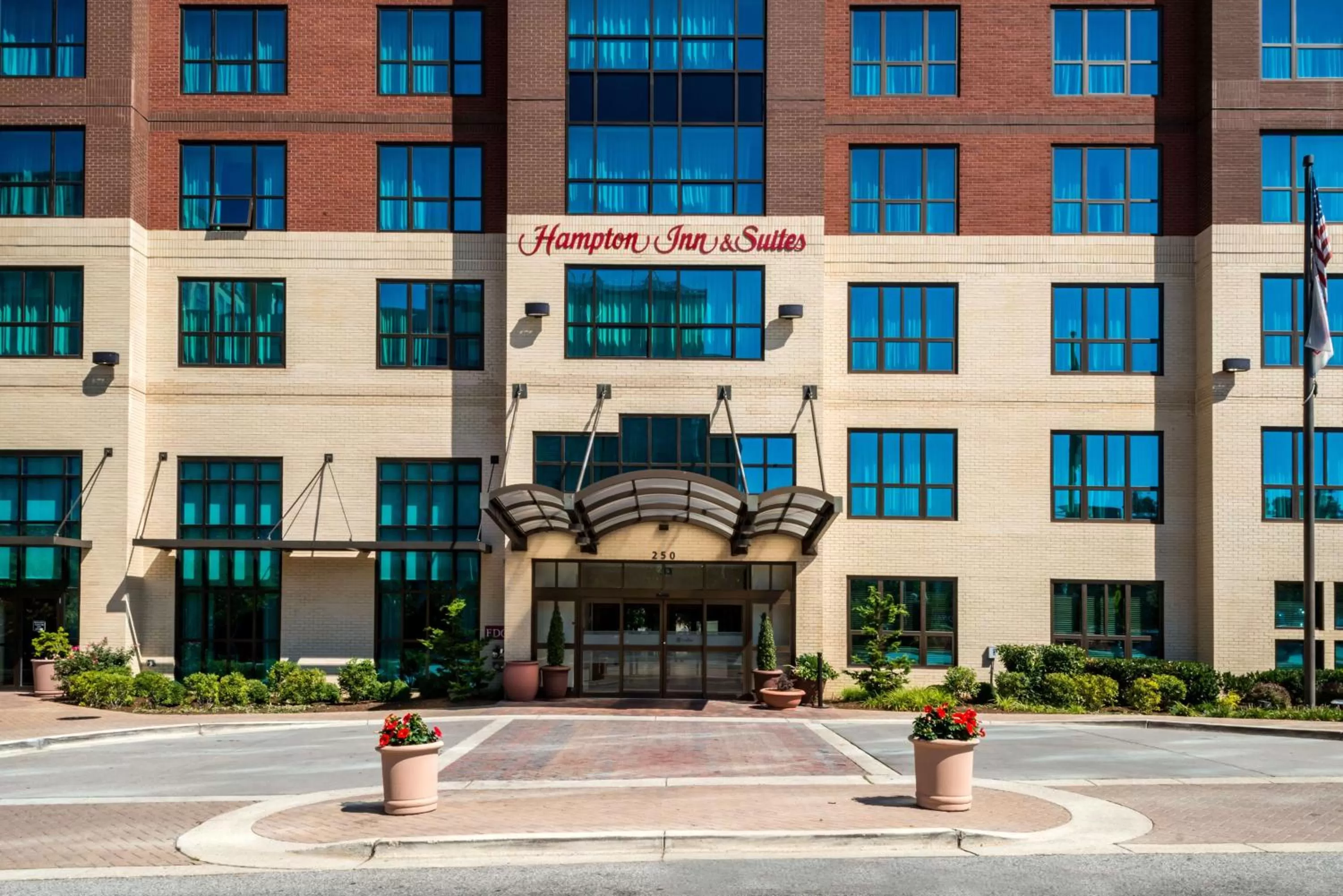 Property building in Hampton Inn & Suites National Harbor/Alexandria Area