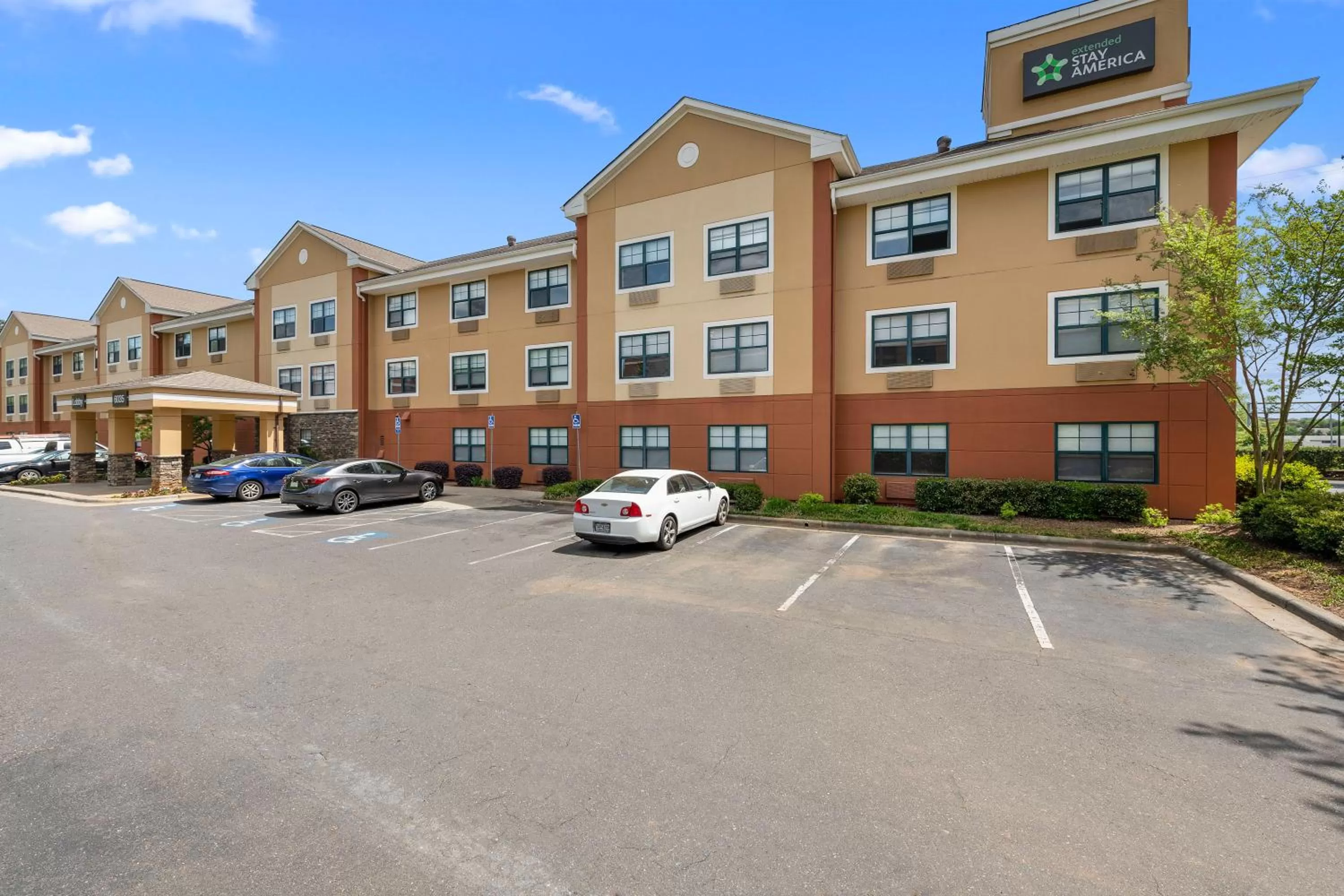 Property building in Extended Stay America Select Suites - Charlotte - Tyvola Rd