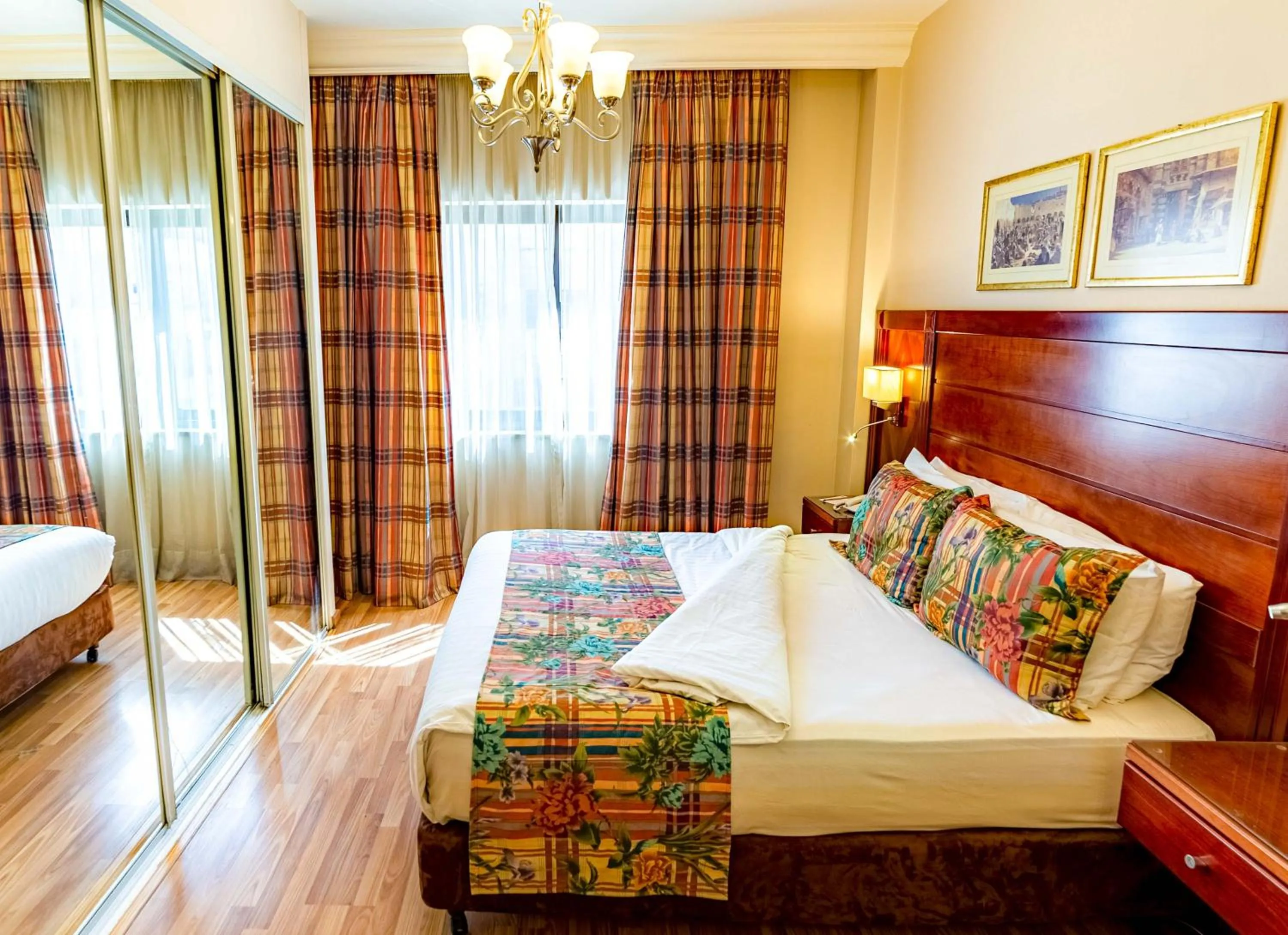 Bedroom, Bed in Comfort Hotel Suites