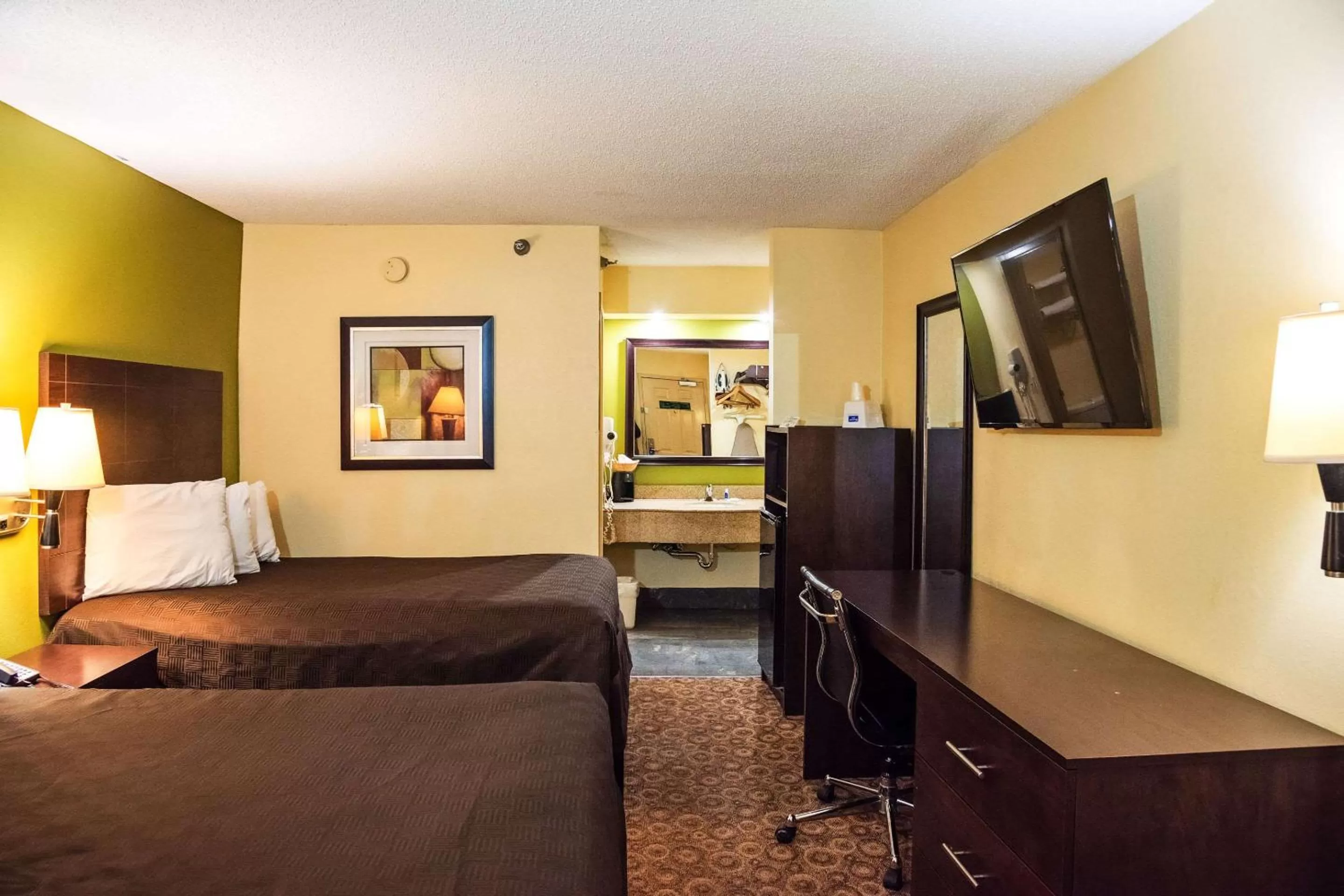 Photo of the whole room, Bed in Rodeway Inn & Suites Clarksville near Governors Square Mall