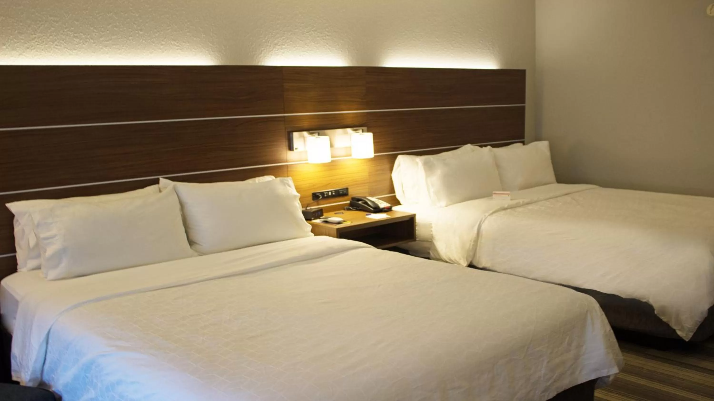 Photo of the whole room, Bed in Holiday Inn Express Winfield - Teays Valley by IHG