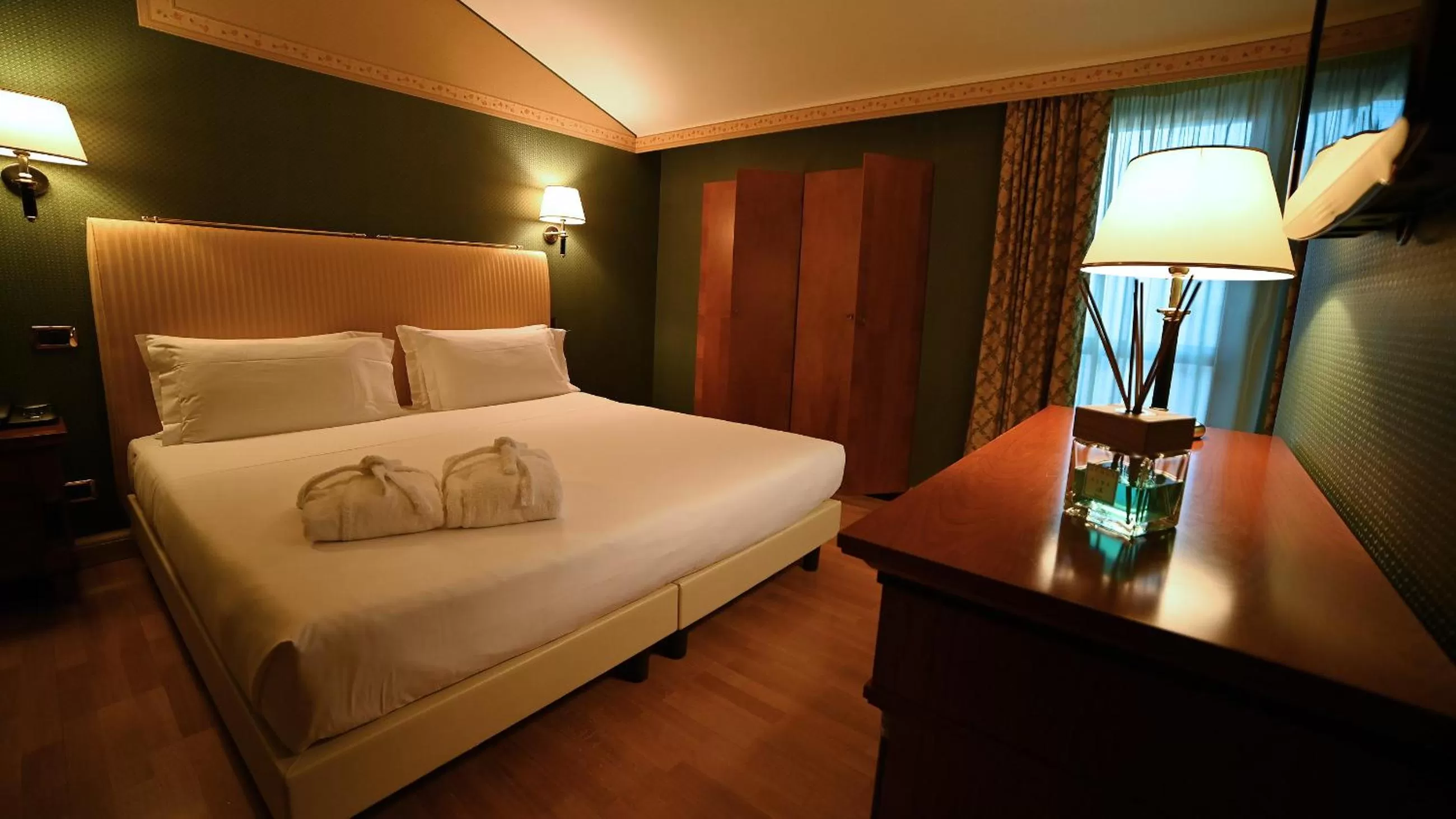 Bed in Best Western Grand Hotel Guinigi