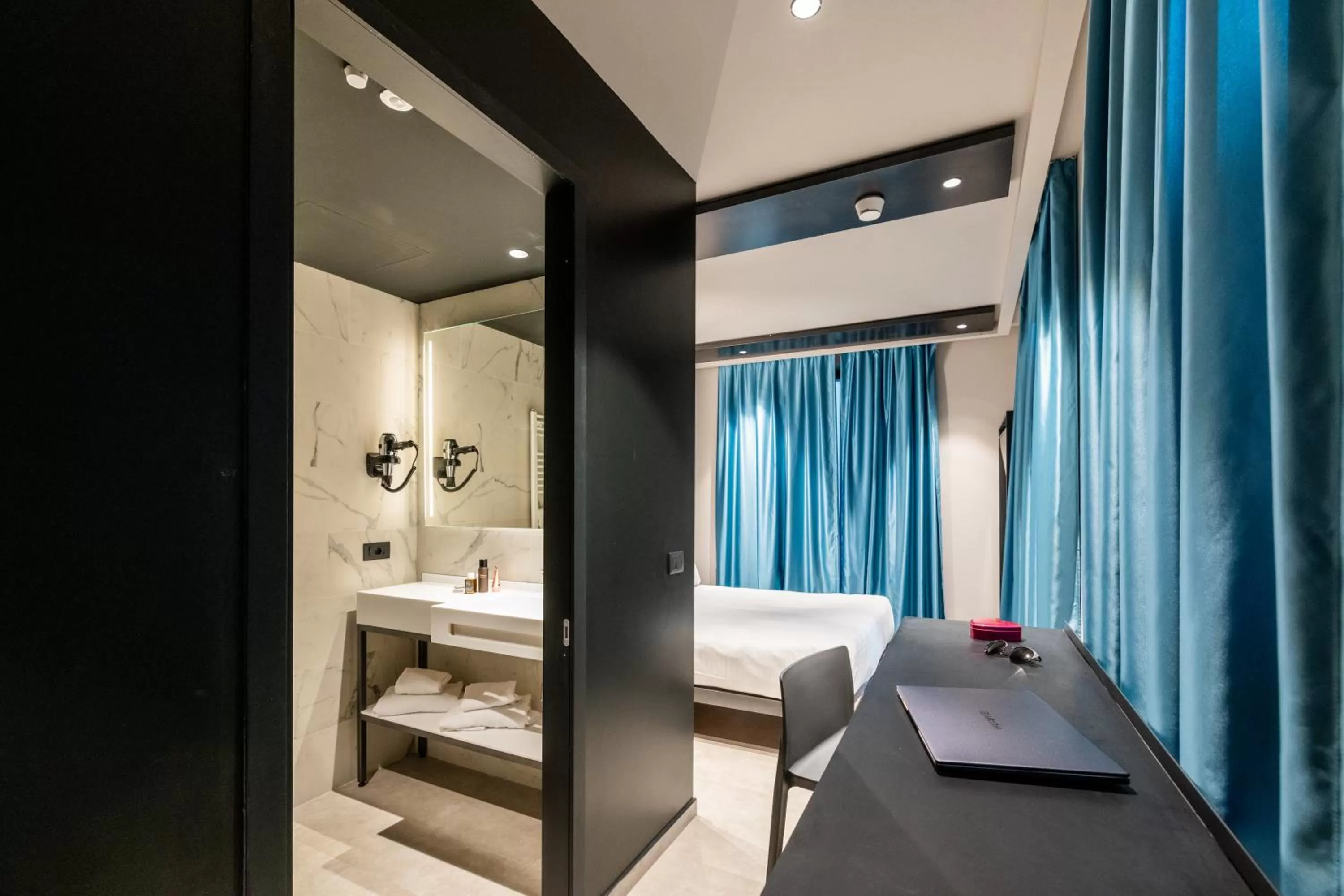 Bedroom, Bed in Smart Hotel Central