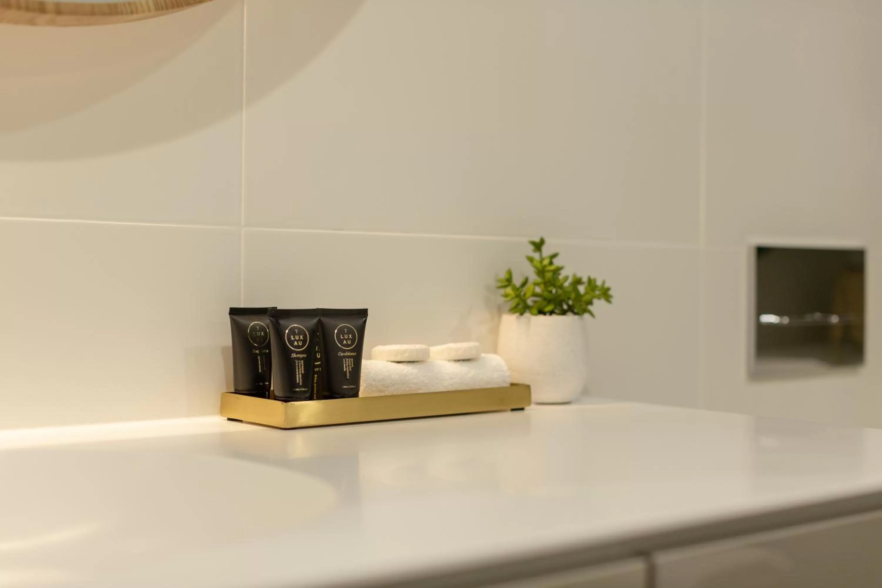 Astina Suites, Forster