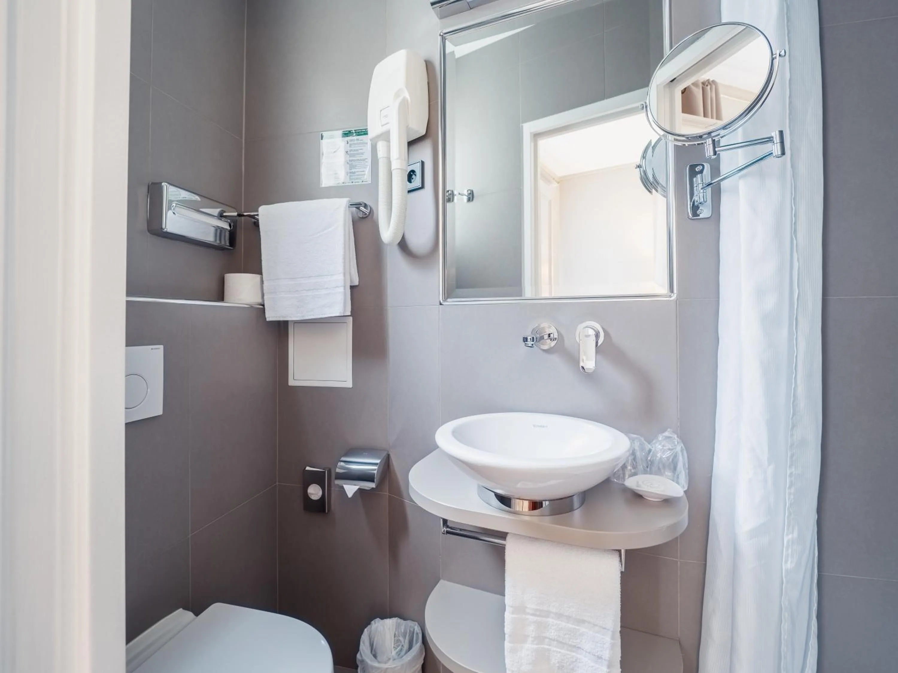 Bathroom in New Orient Hotel