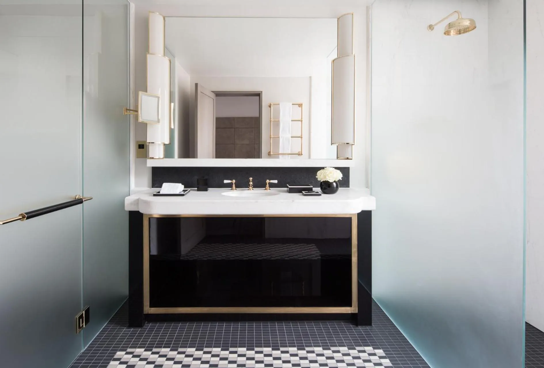 Bathroom in Four Seasons Hotel London at Tower Bridge