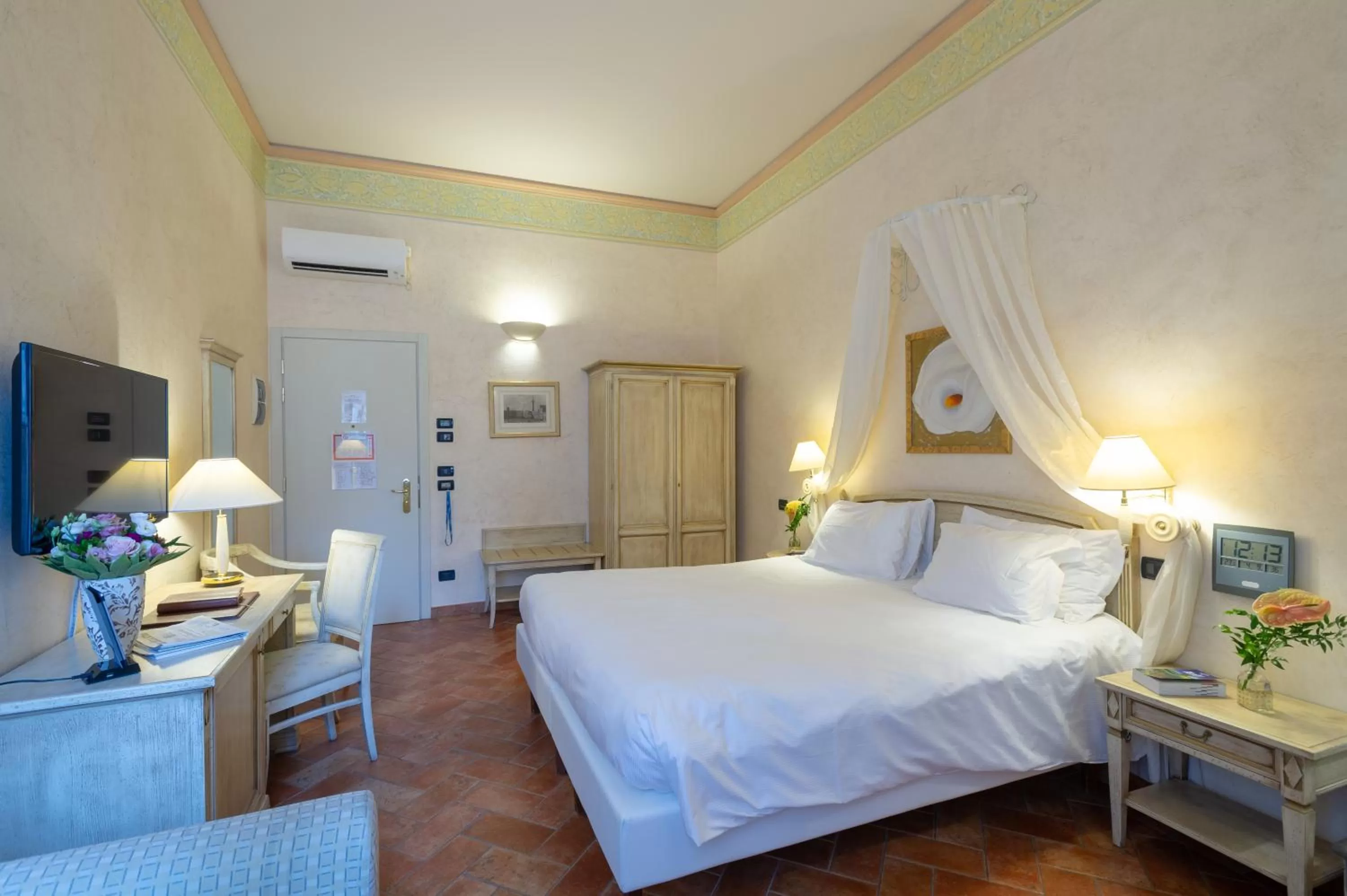 Bed in Hotel Davanzati