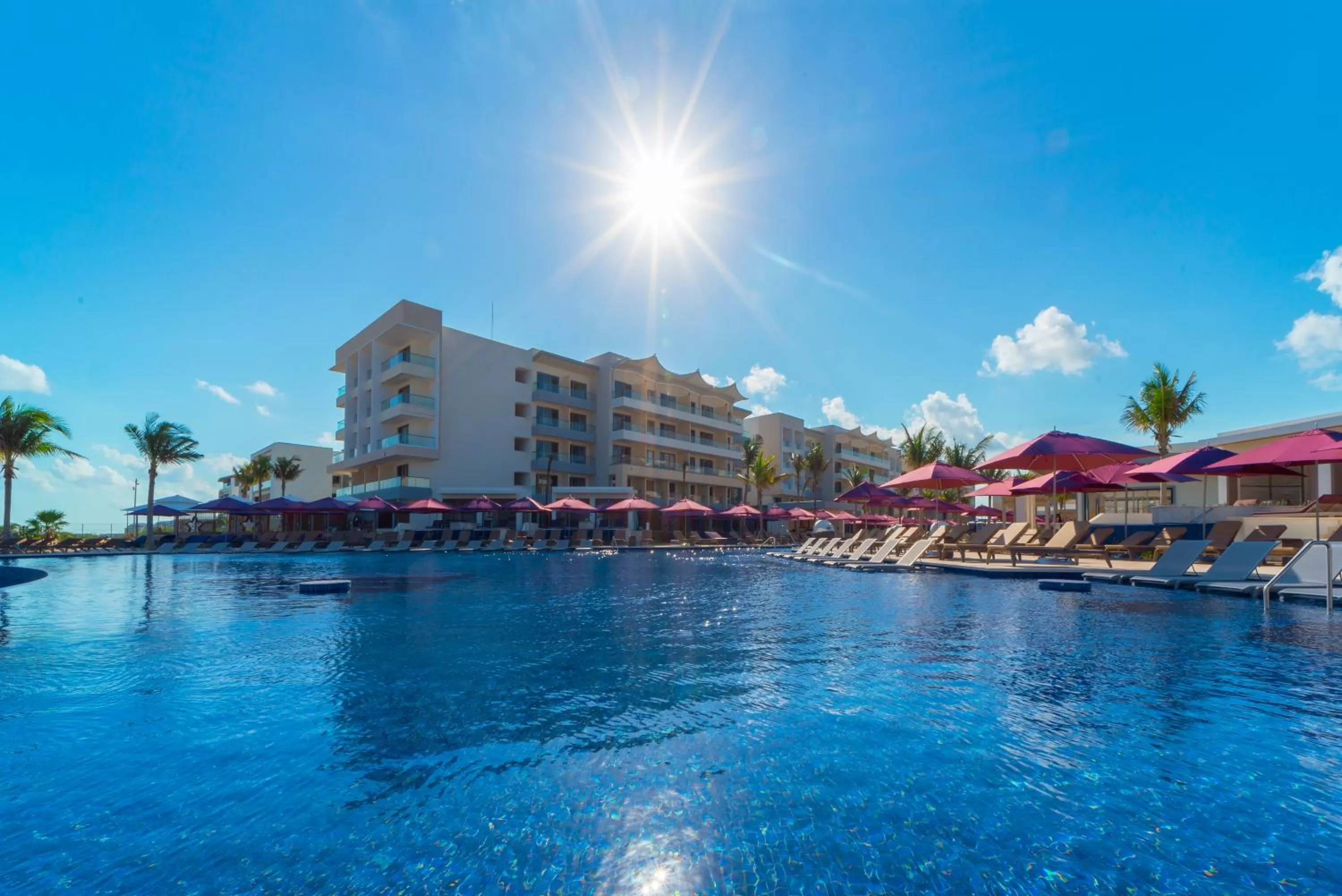 Swimming pool in Planet Hollywood Cancun by Royalton, An Autograph Collection All-Inclusive Resort