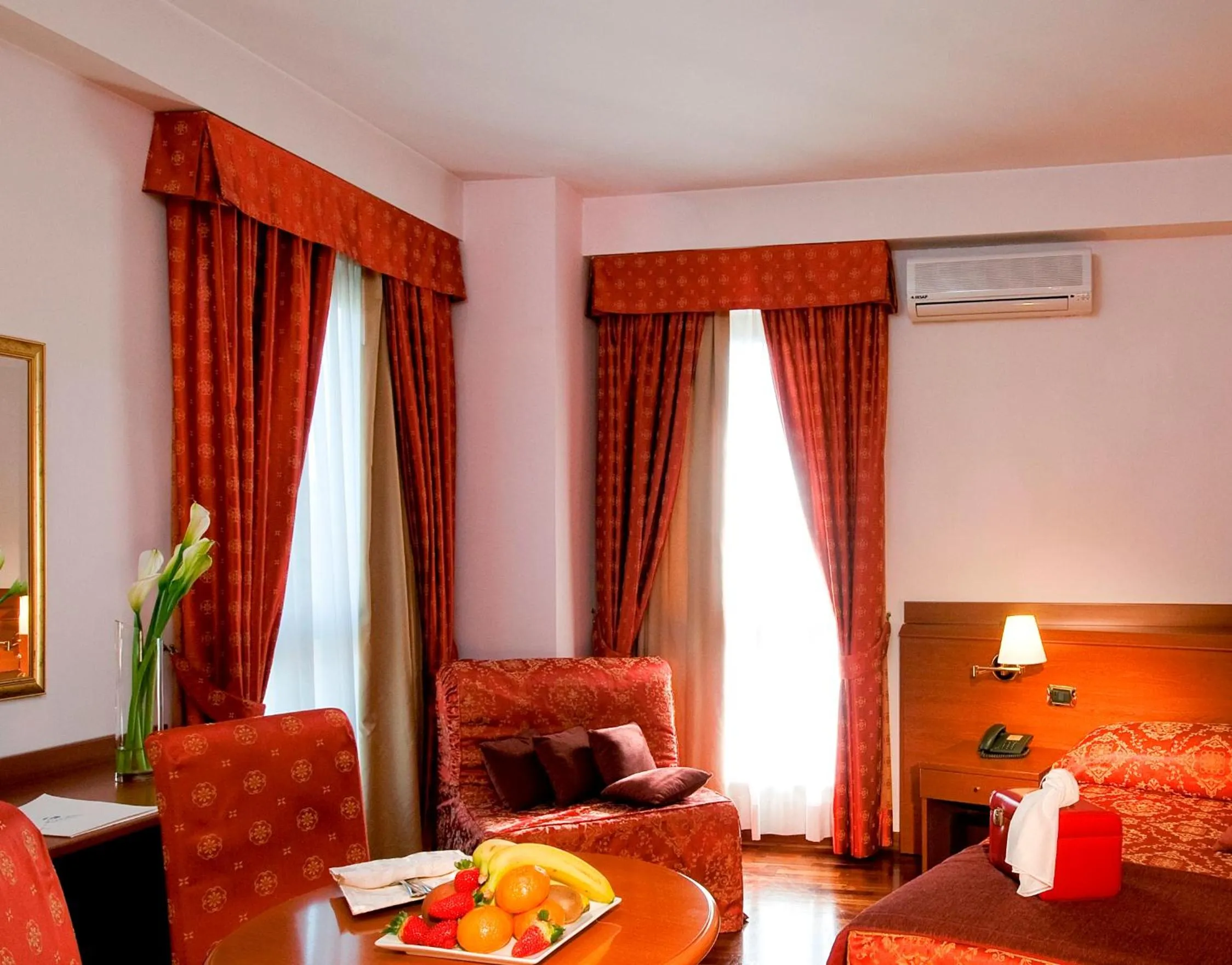 Seating area in Excel Hotel Roma Ciampino