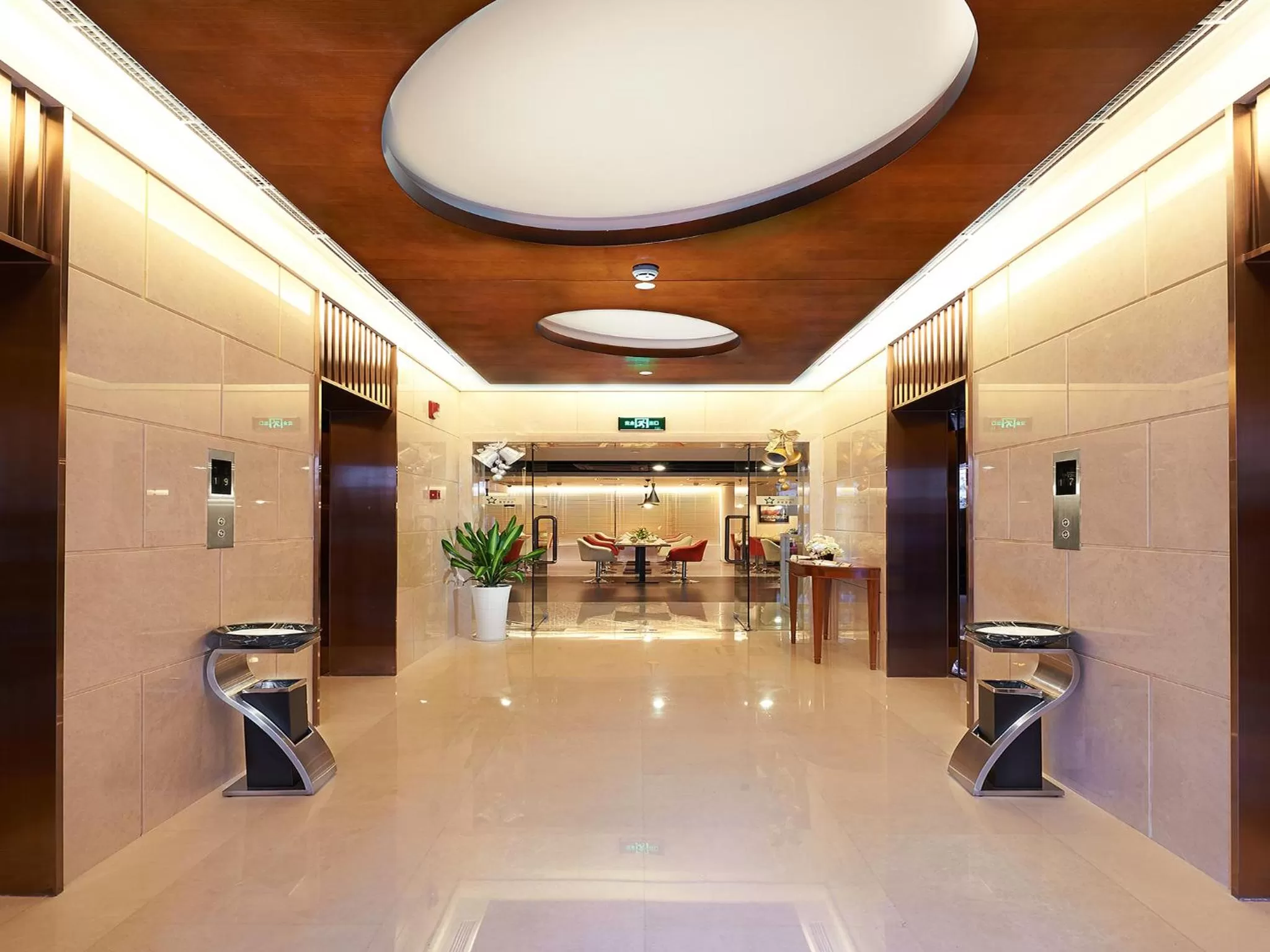 Lobby or reception in Starr Hotel Shanghai (Shanghai Railway Station)