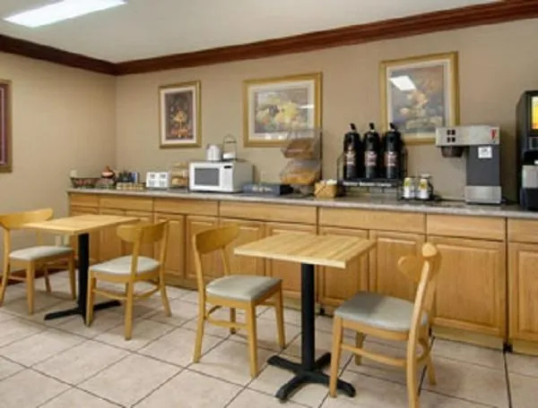 Super 8 by Wyndham Breaux Bridge