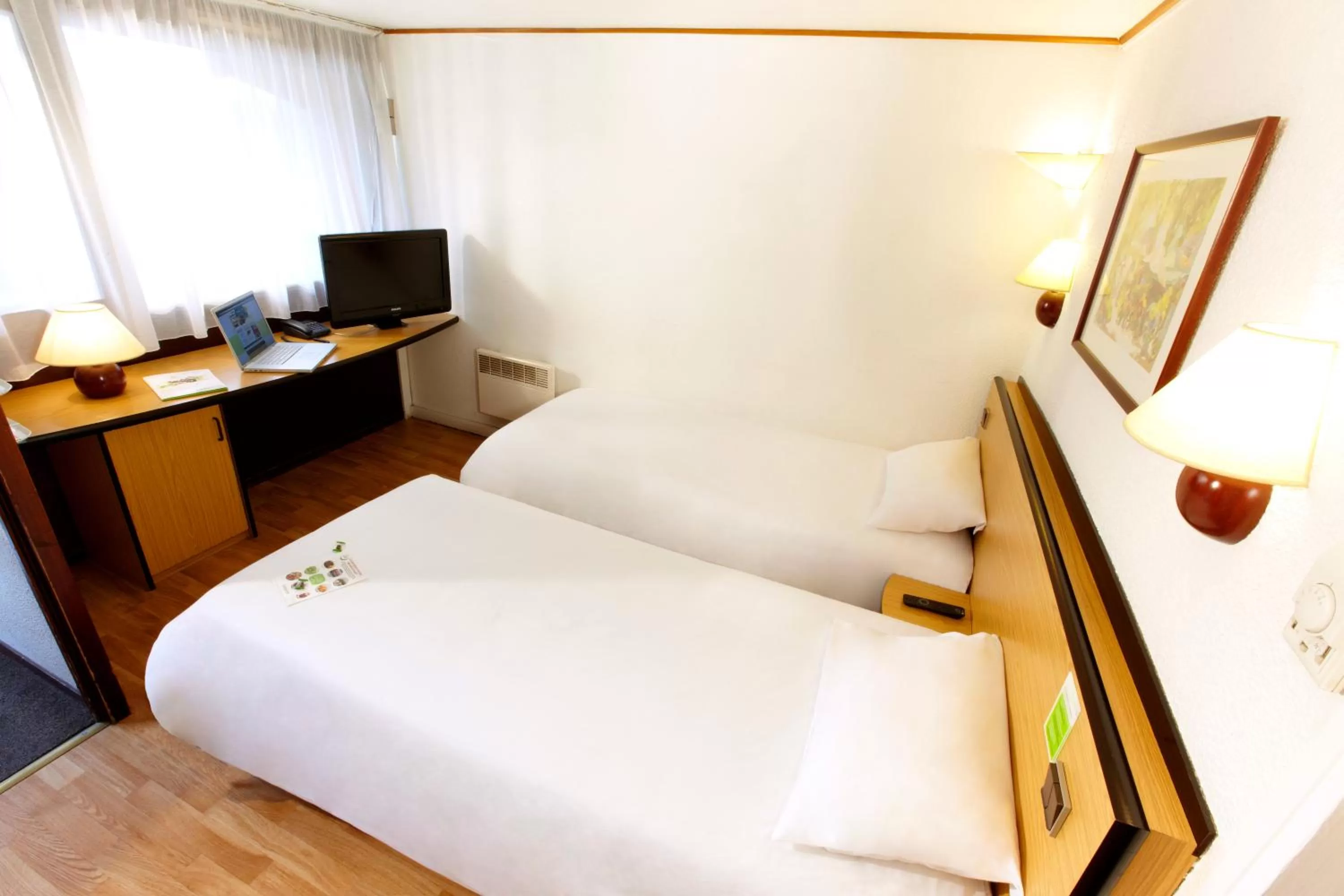 TV and multimedia, Bed in Campanile Rouen Nord - Mont-Saint-Aignan