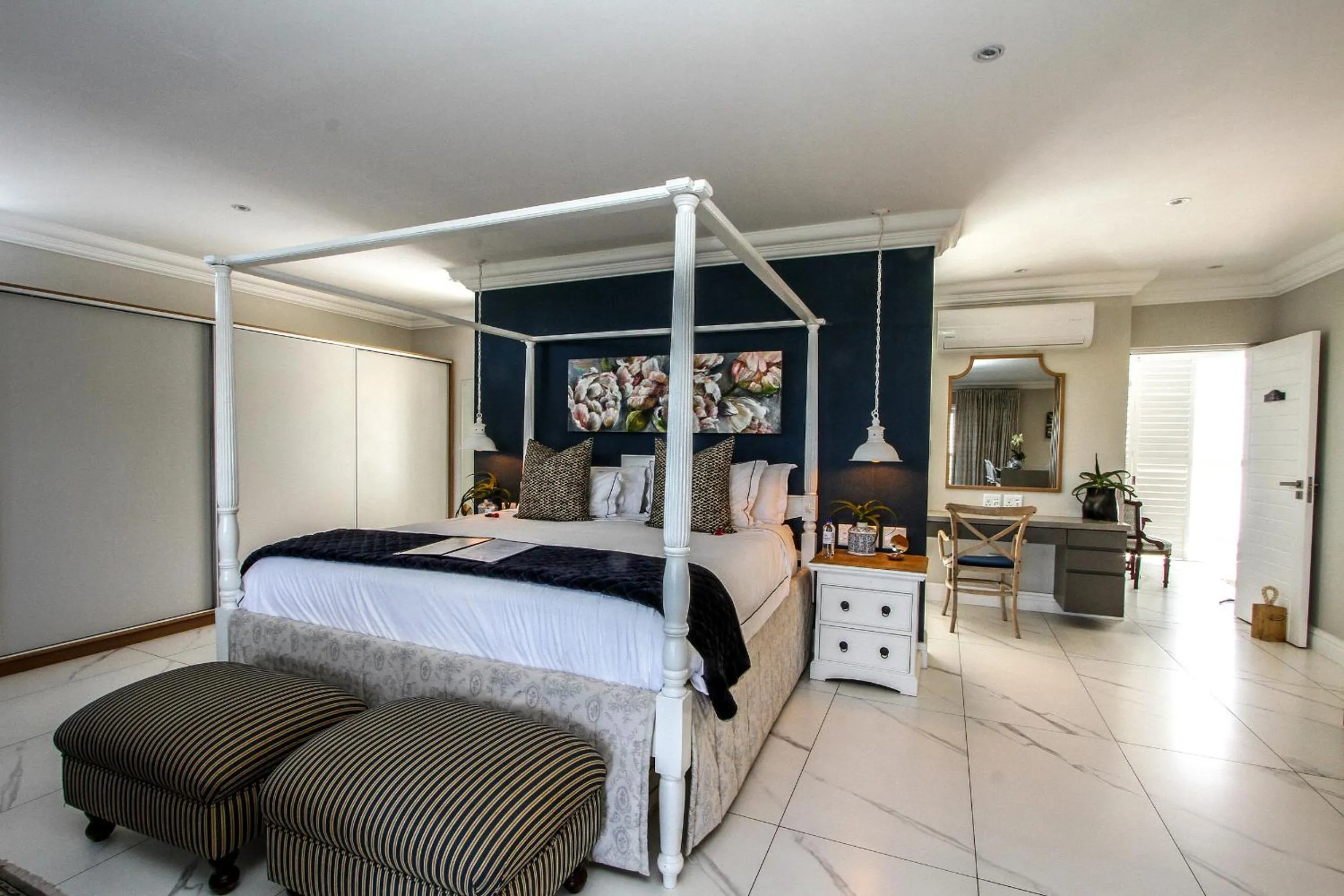 Bedroom, Bed in Sandals Guest House