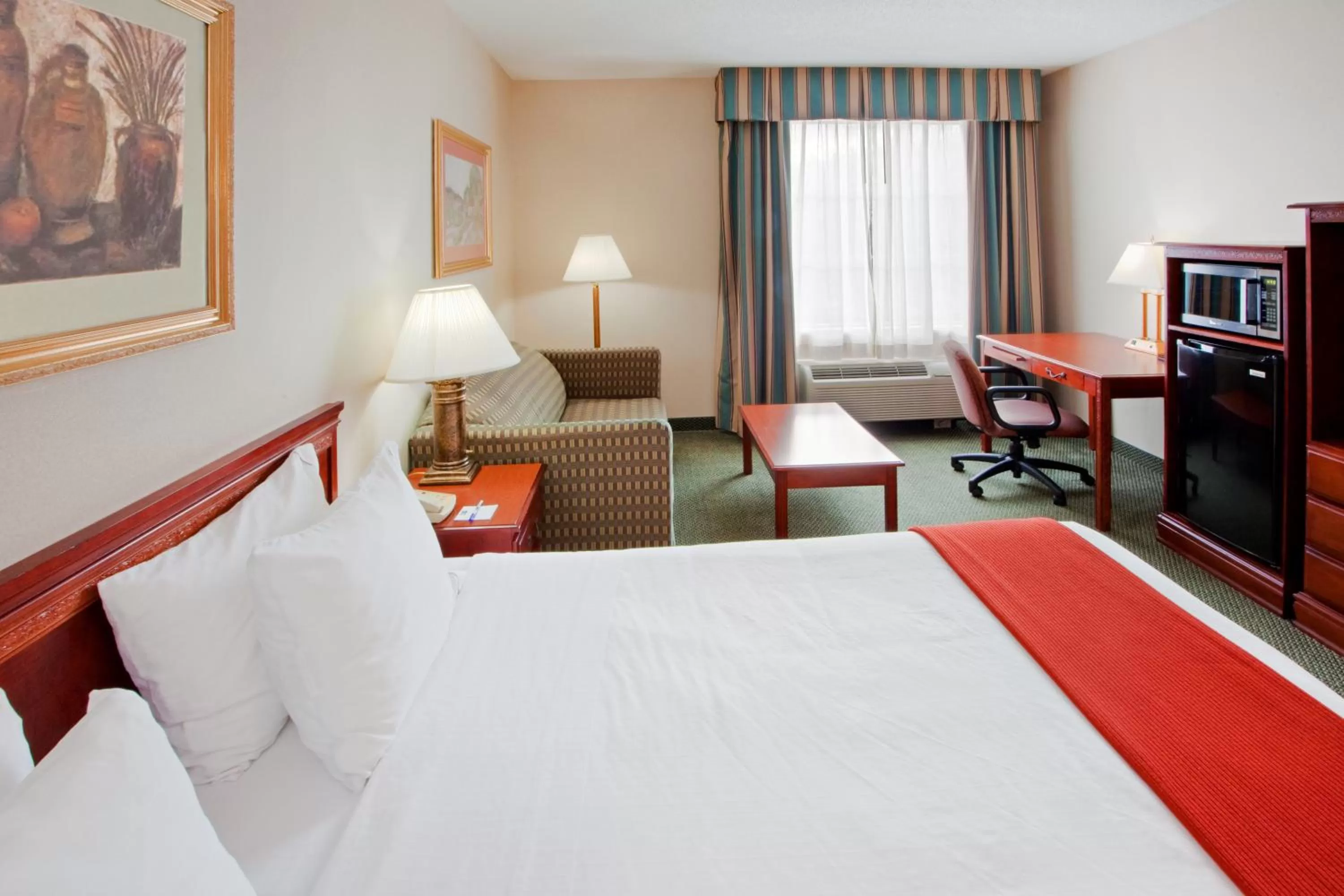 Day, Bed in Holiday Inn Express Hanover by IHG