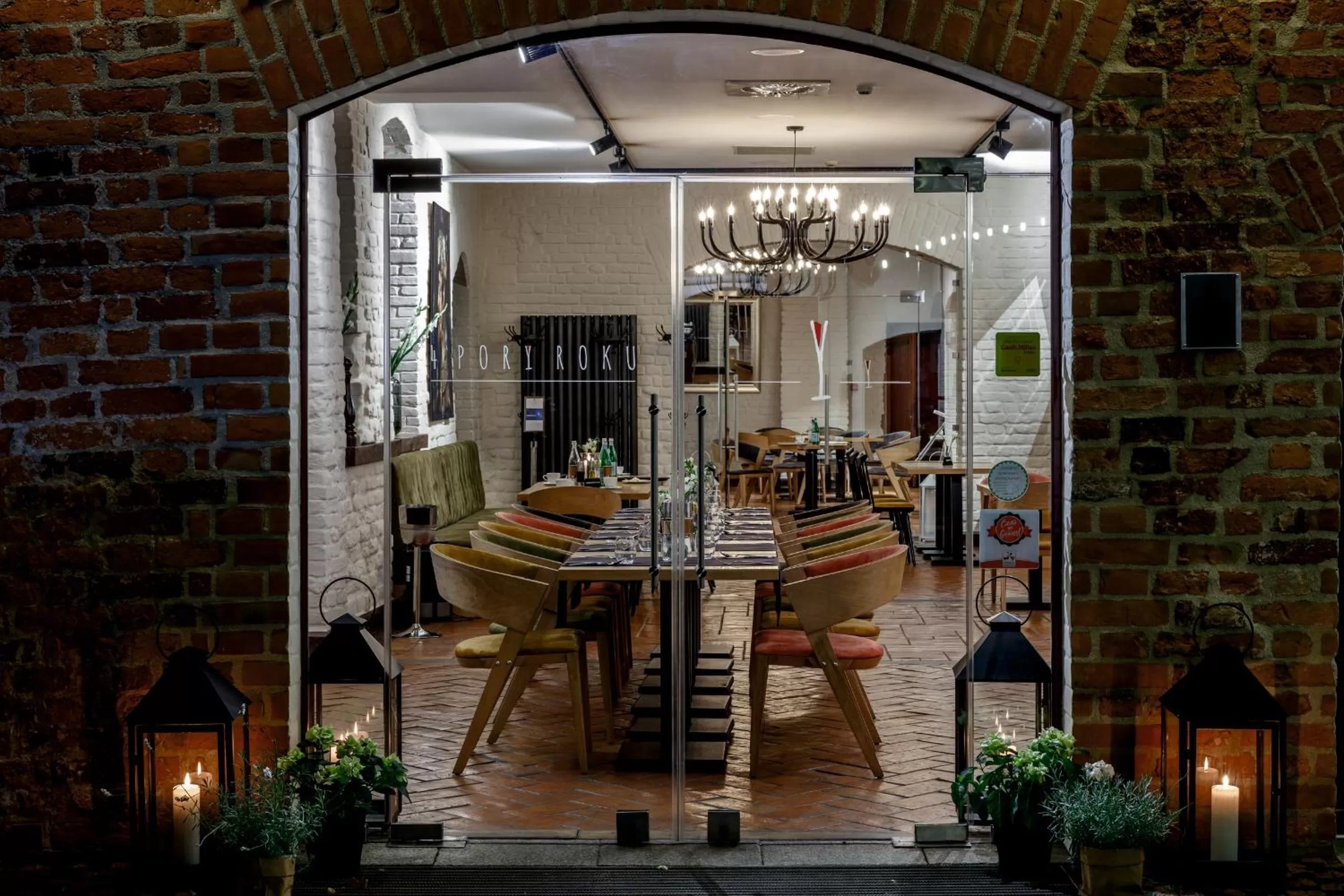 Restaurant/places to eat in Hotel 1231