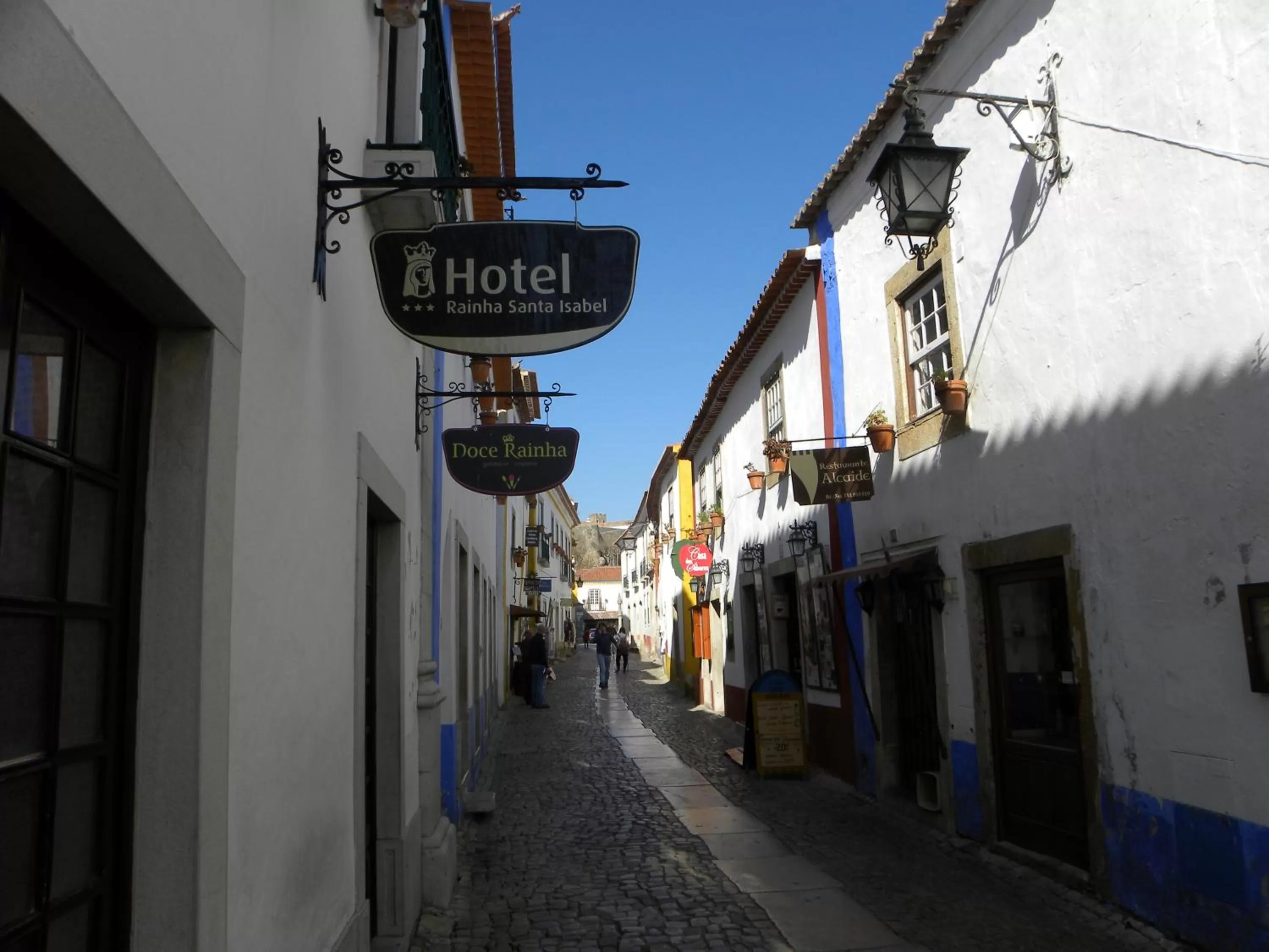 Facade/entrance in Rainha Santa Isabel - Óbidos History Hotel