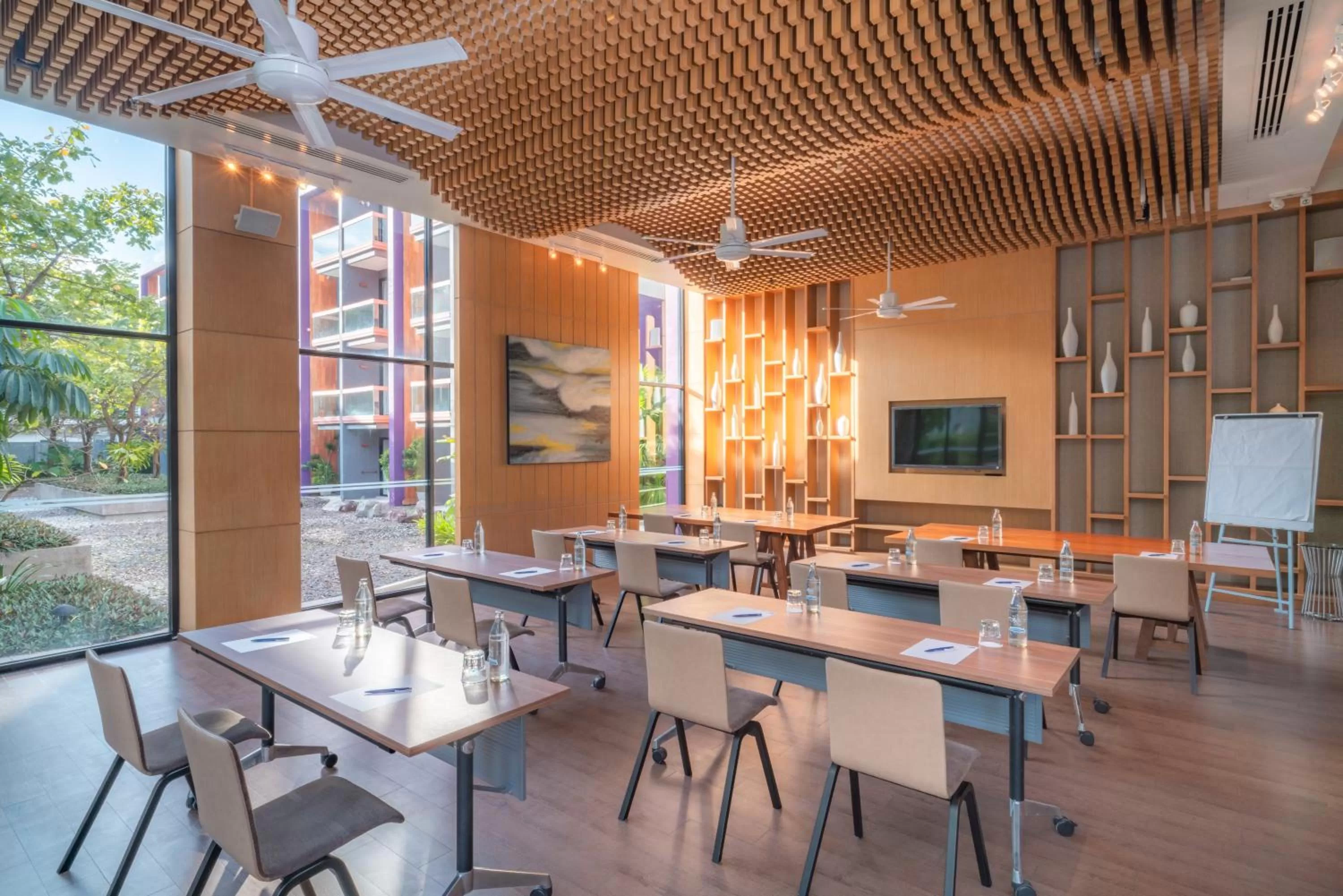 Meeting/conference room in Holiday Inn Express Phuket Patong Beach Central by IHG