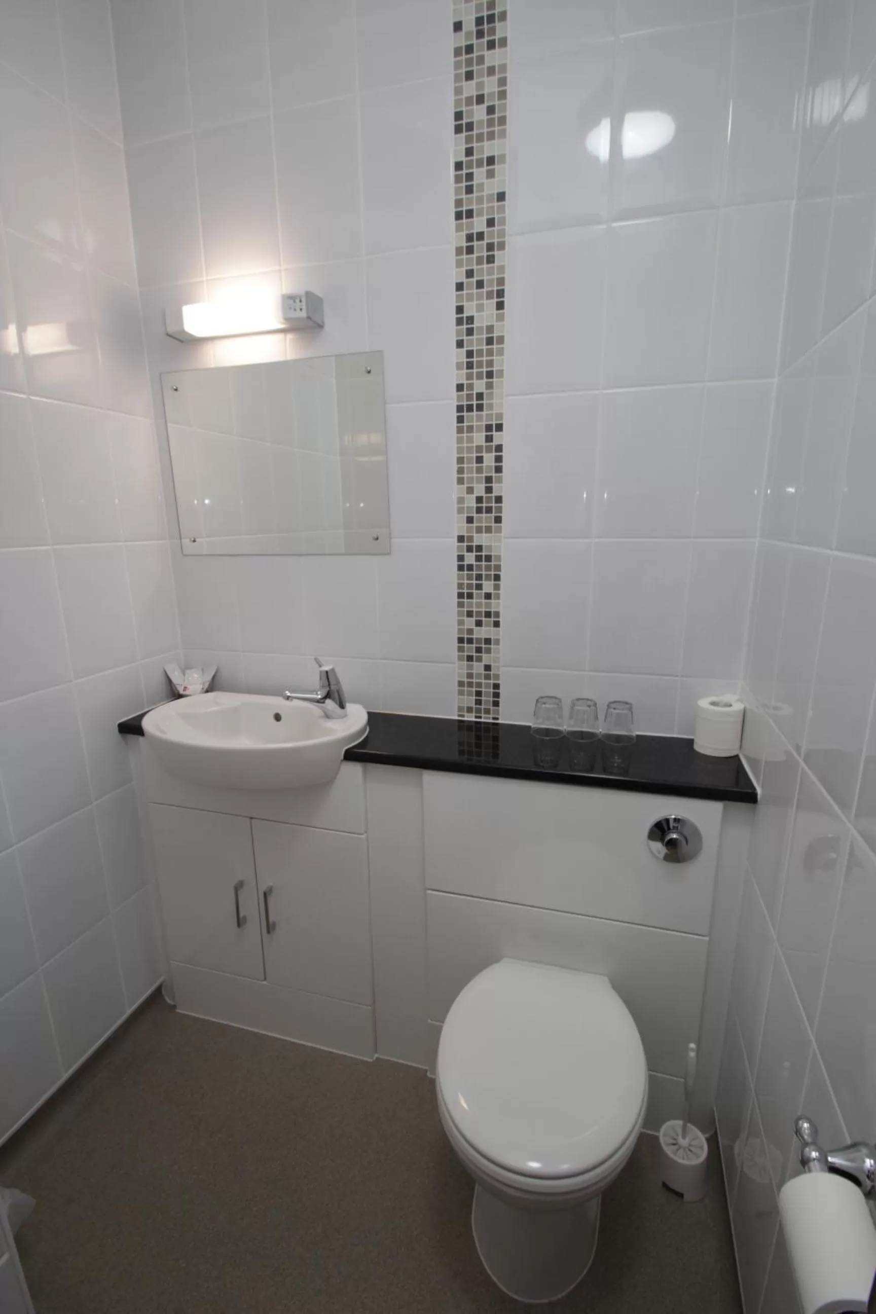 Toilet in Lion Hotel & Studio Apartments