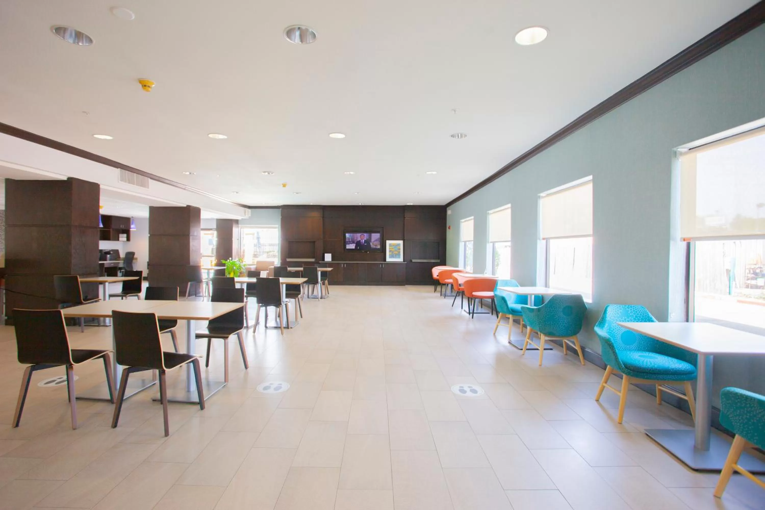 Restaurant/places to eat in Holiday Inn & Suites Spring - The Woodlands