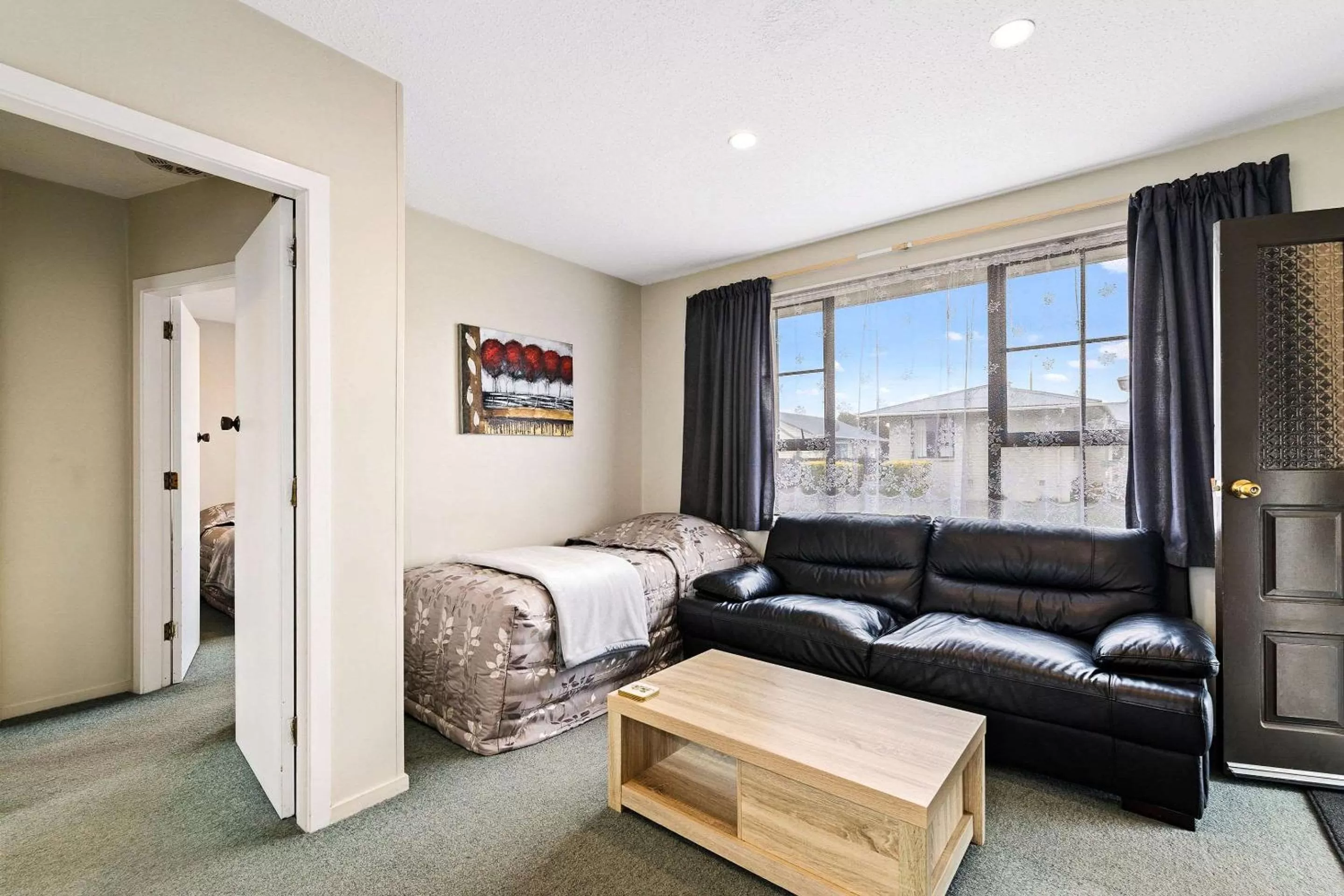 Photo of the whole room in Econo Lodge Canterbury Court Motel