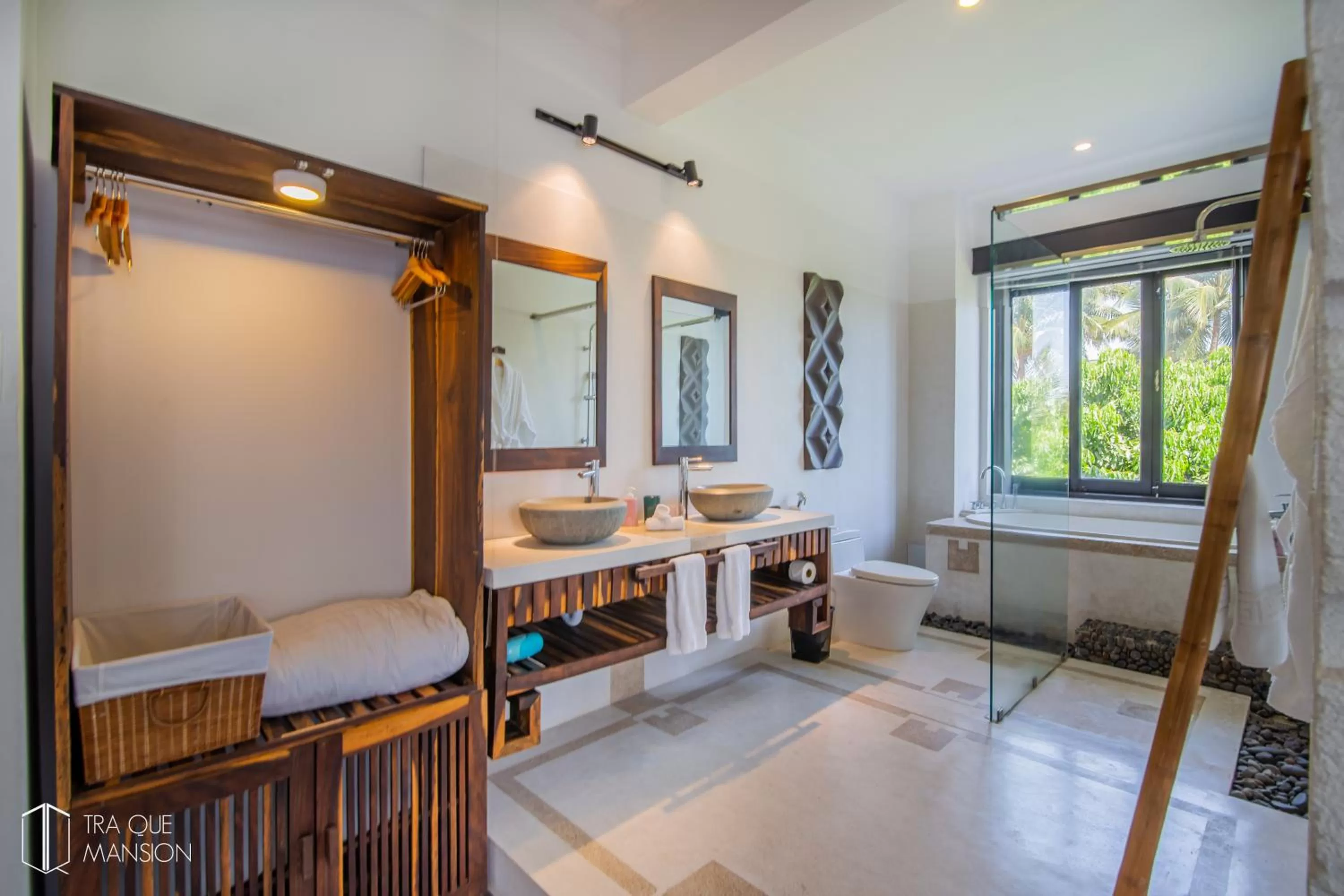 Bathroom, Bed in Tra Que Mansion