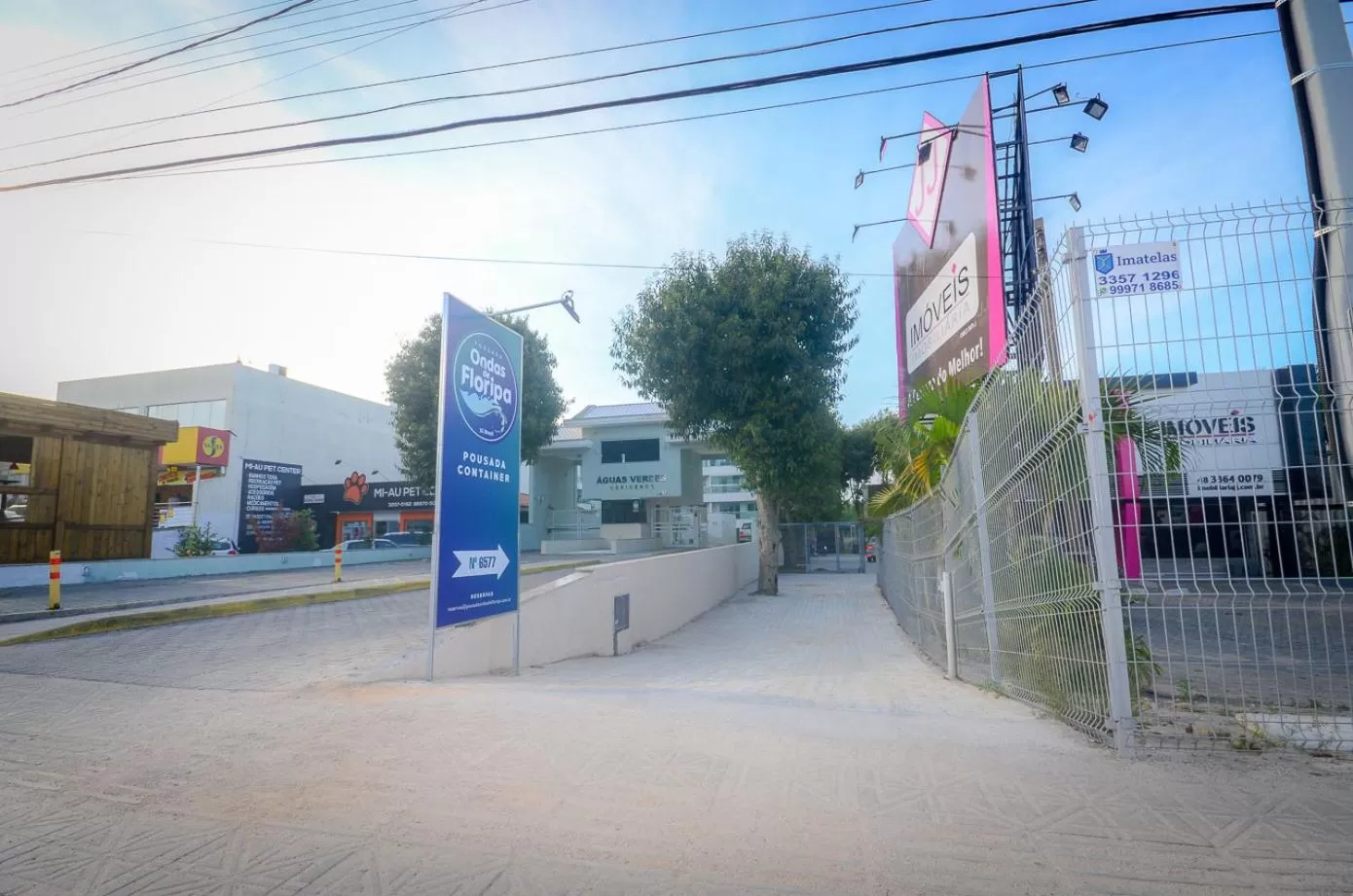 Property logo or sign in Pousada Ondas de Floripa