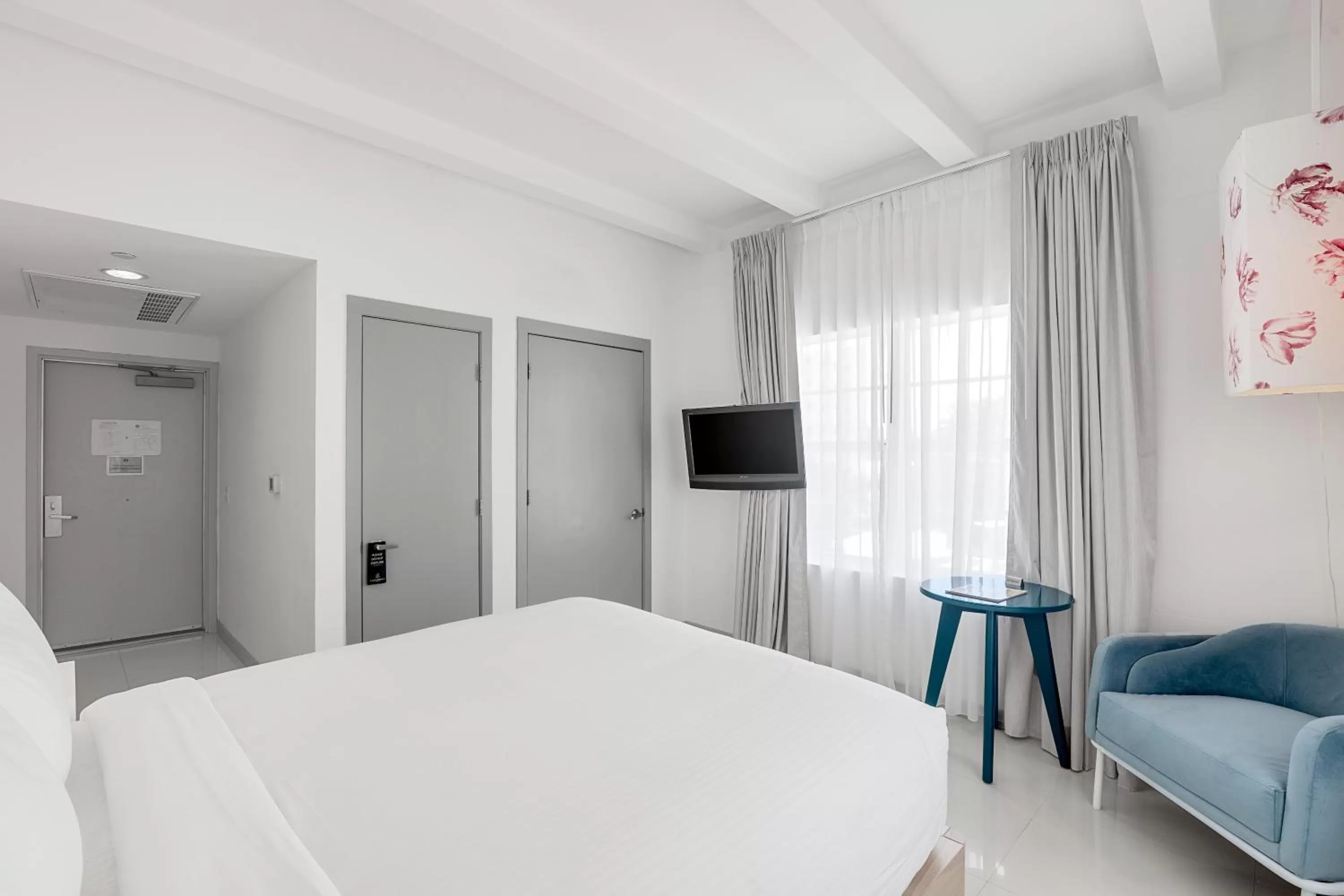 Bed in Townhouse by Luxurban