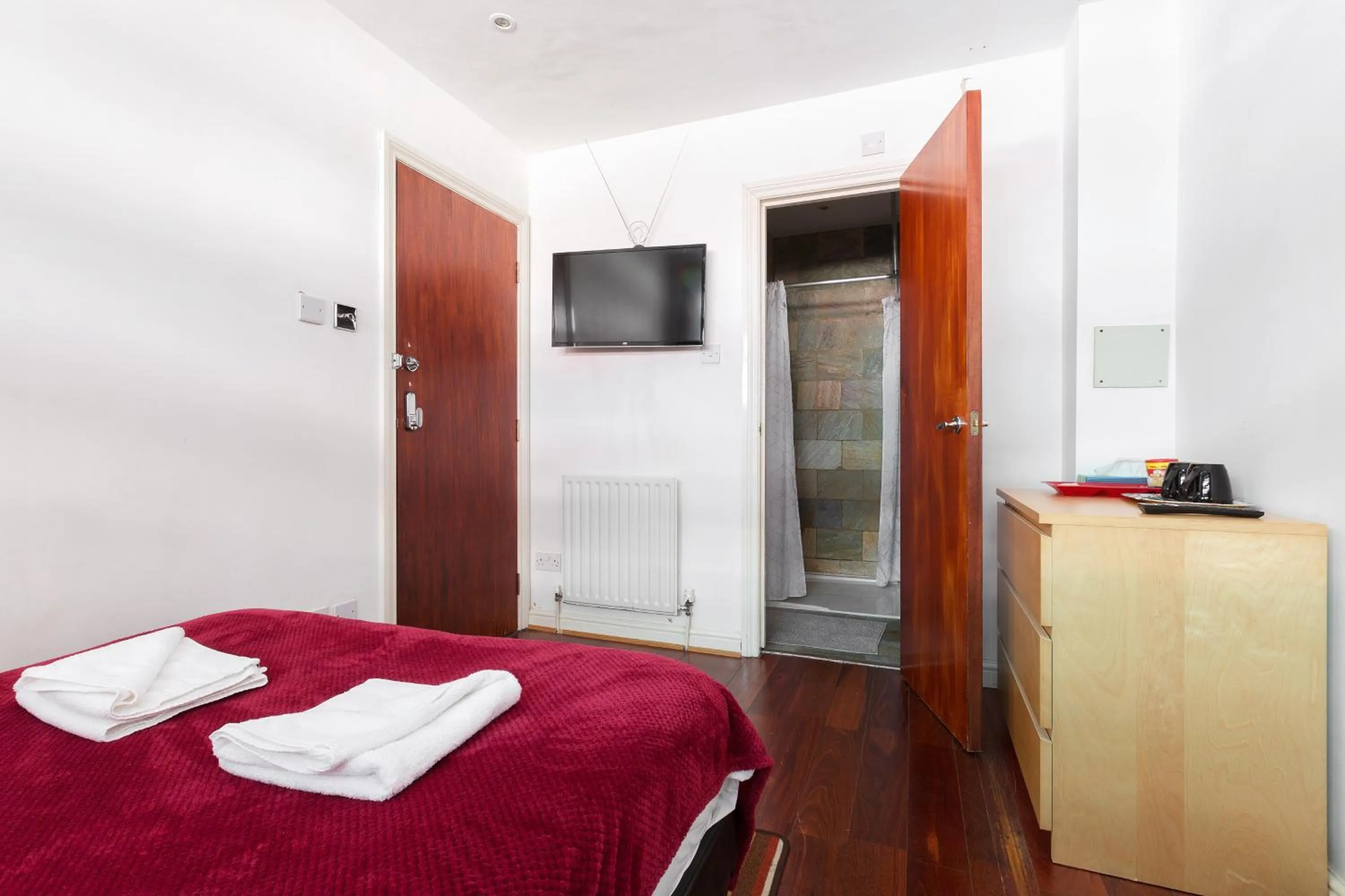 Photo of the whole room, Bed in Centra Wharf