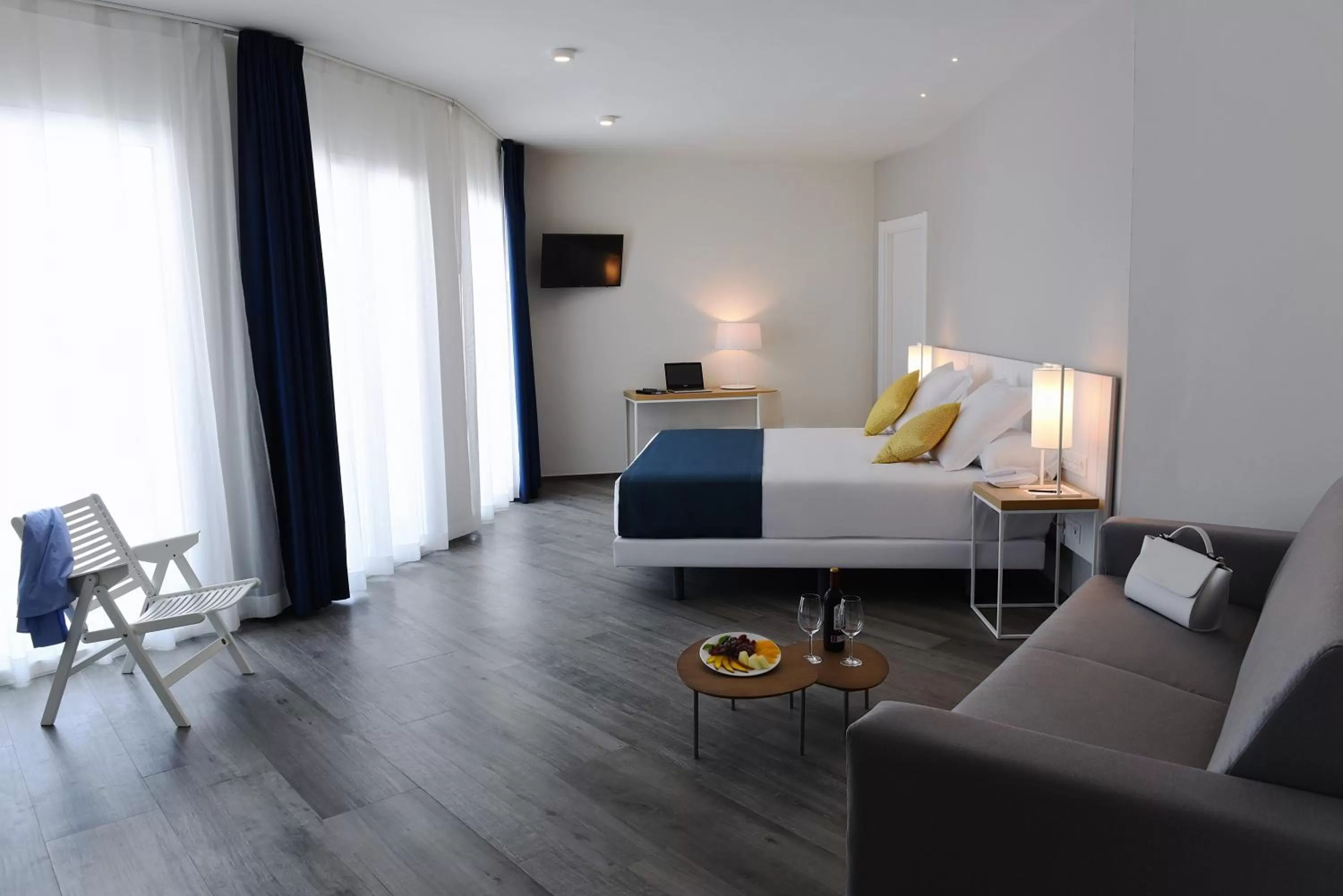 Photo of the whole room, Bed in Hotel Agaró