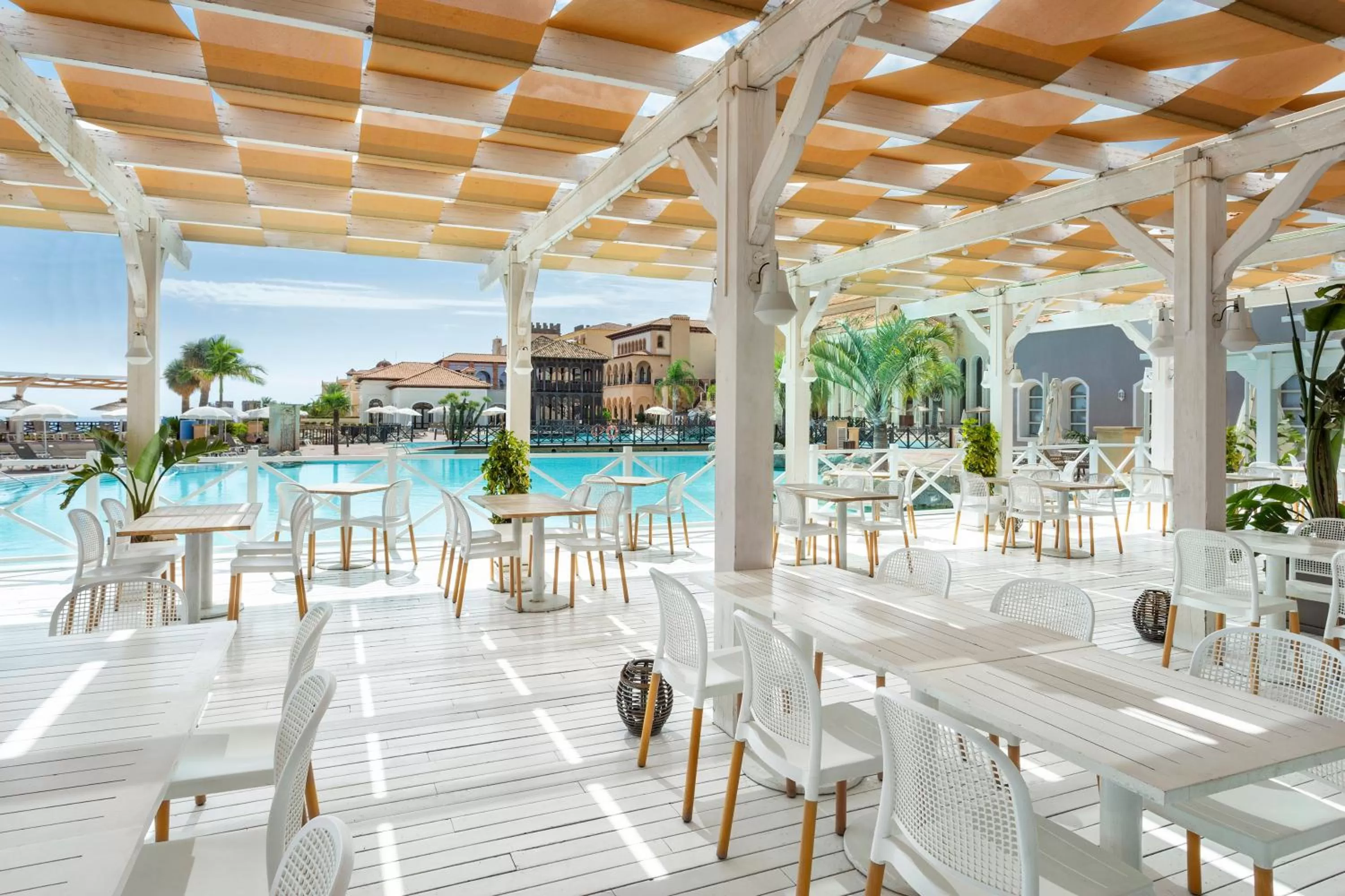 Restaurant/places to eat in Melia Villaitana