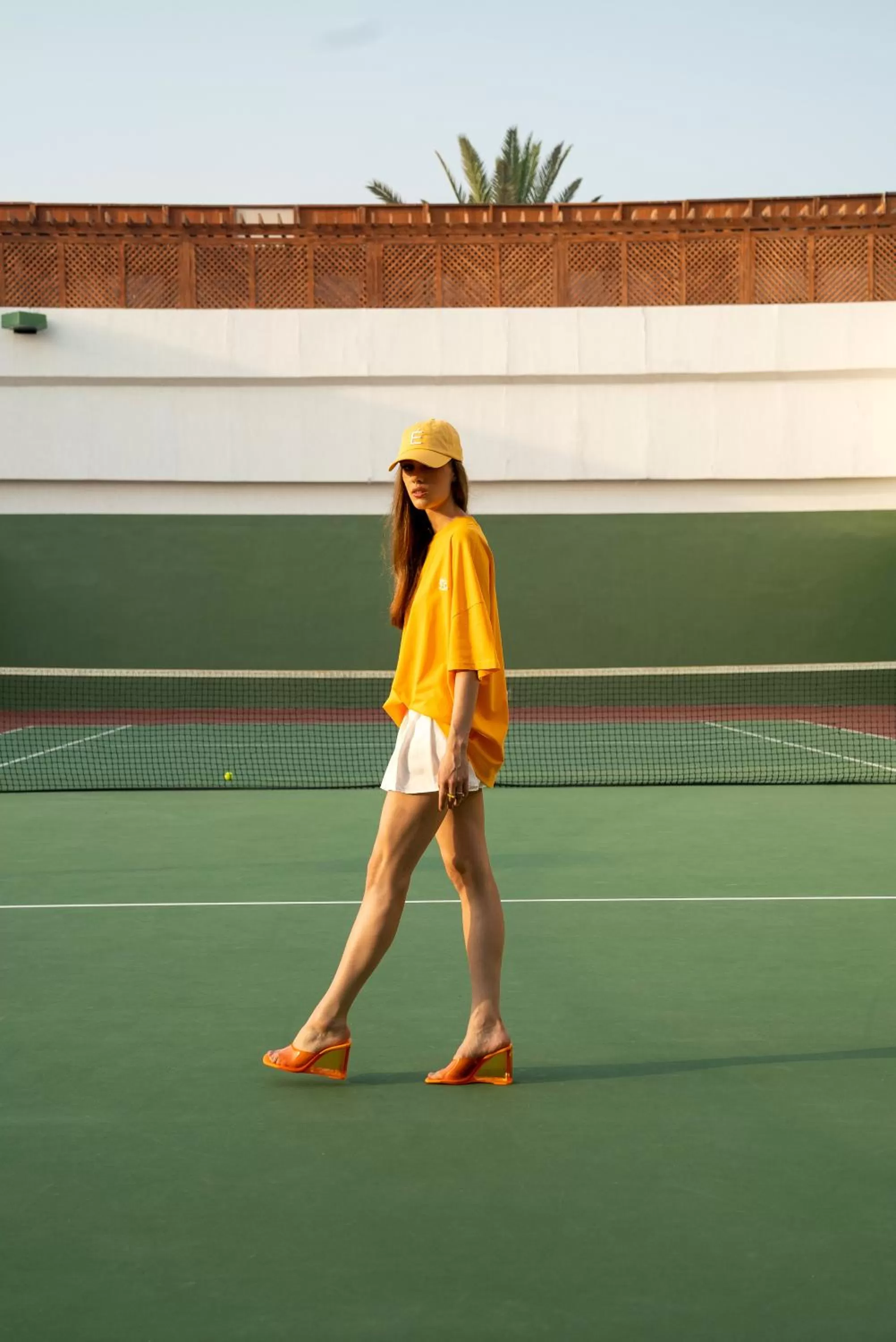 Tennis court in Dubai Marine Beach Resort & Spa
