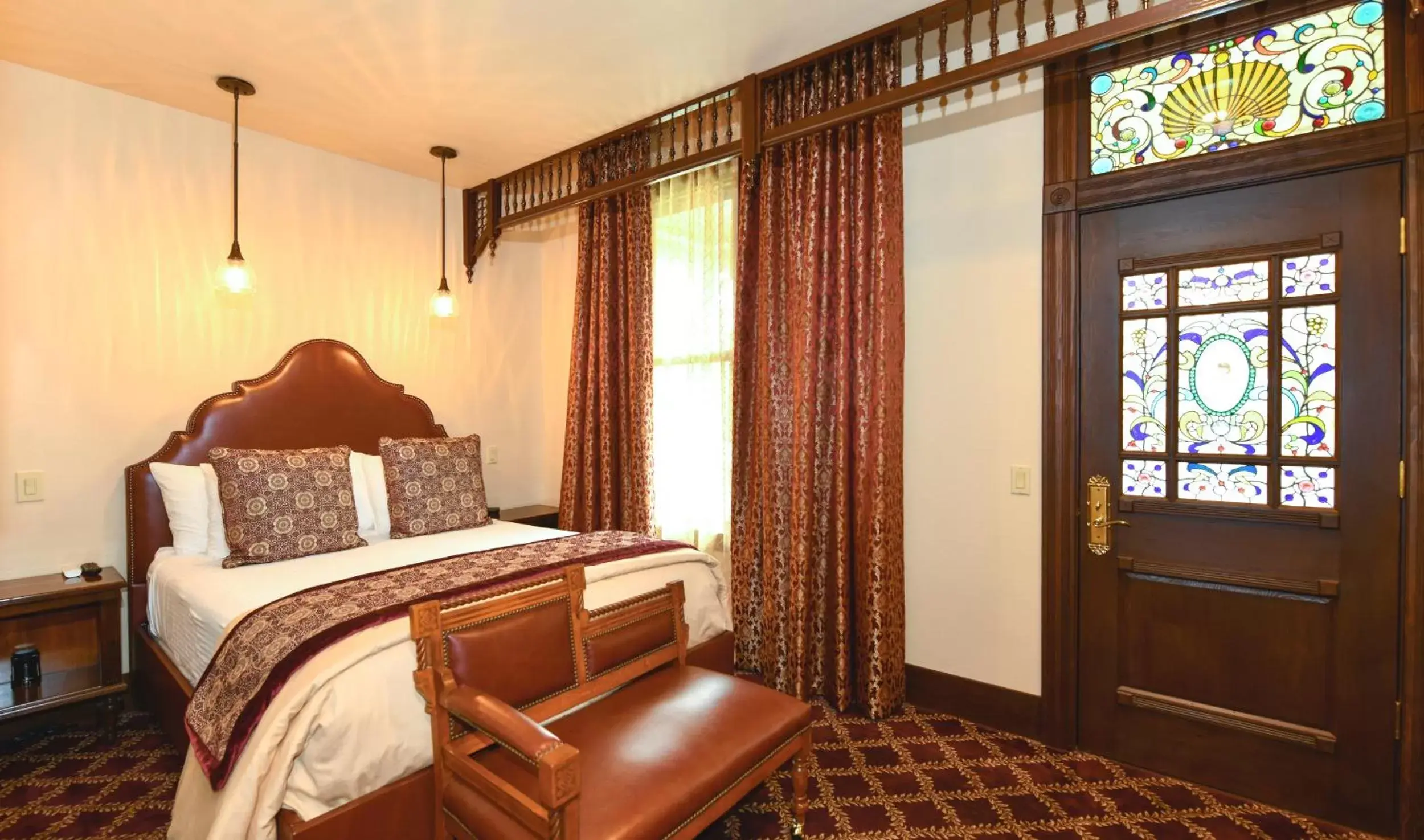 Queen Room with Balcony in Blackbird Inn Queen Room with Balcony in Blackbird Inn