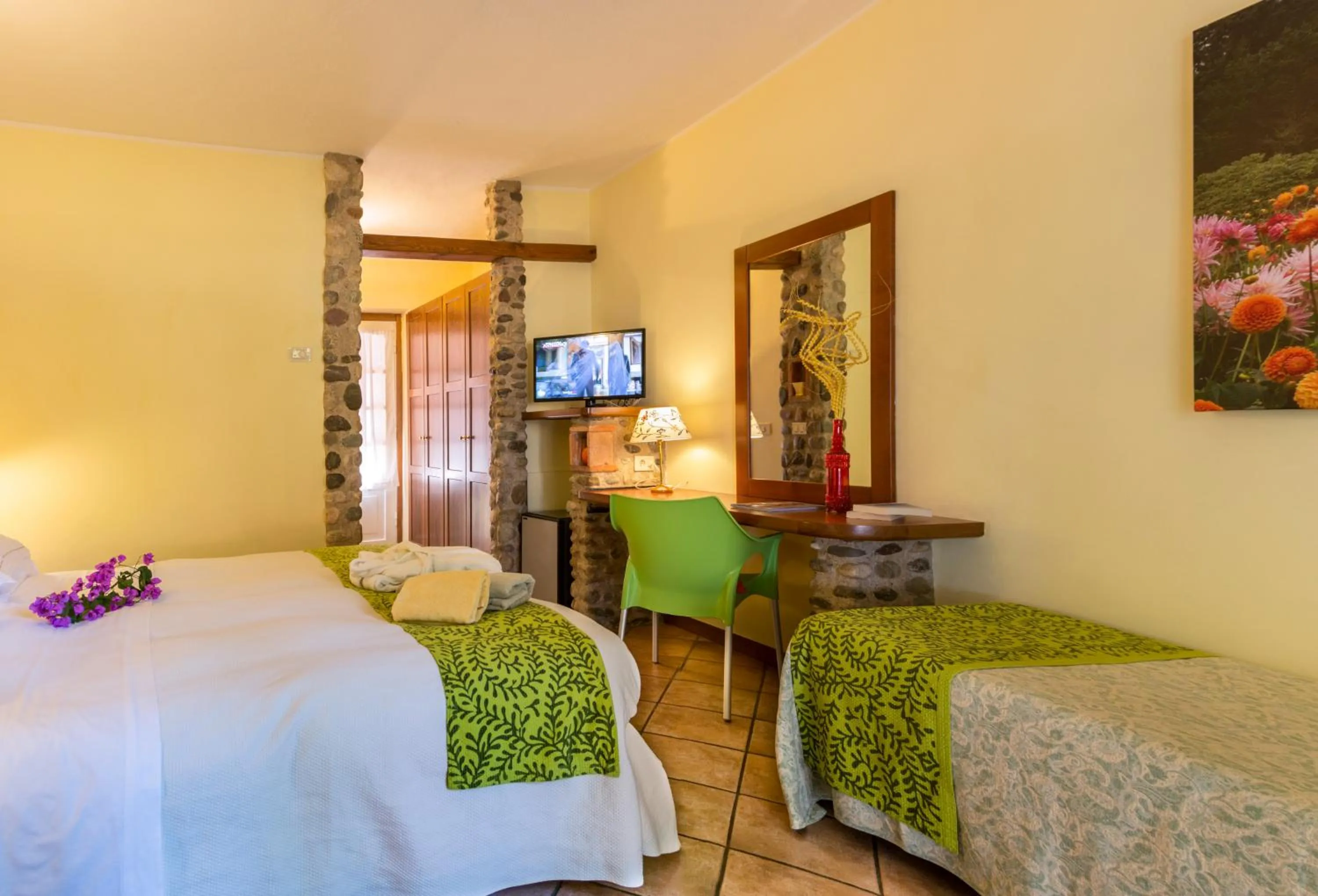 Photo of the whole room, Bed in West Garda Hotel