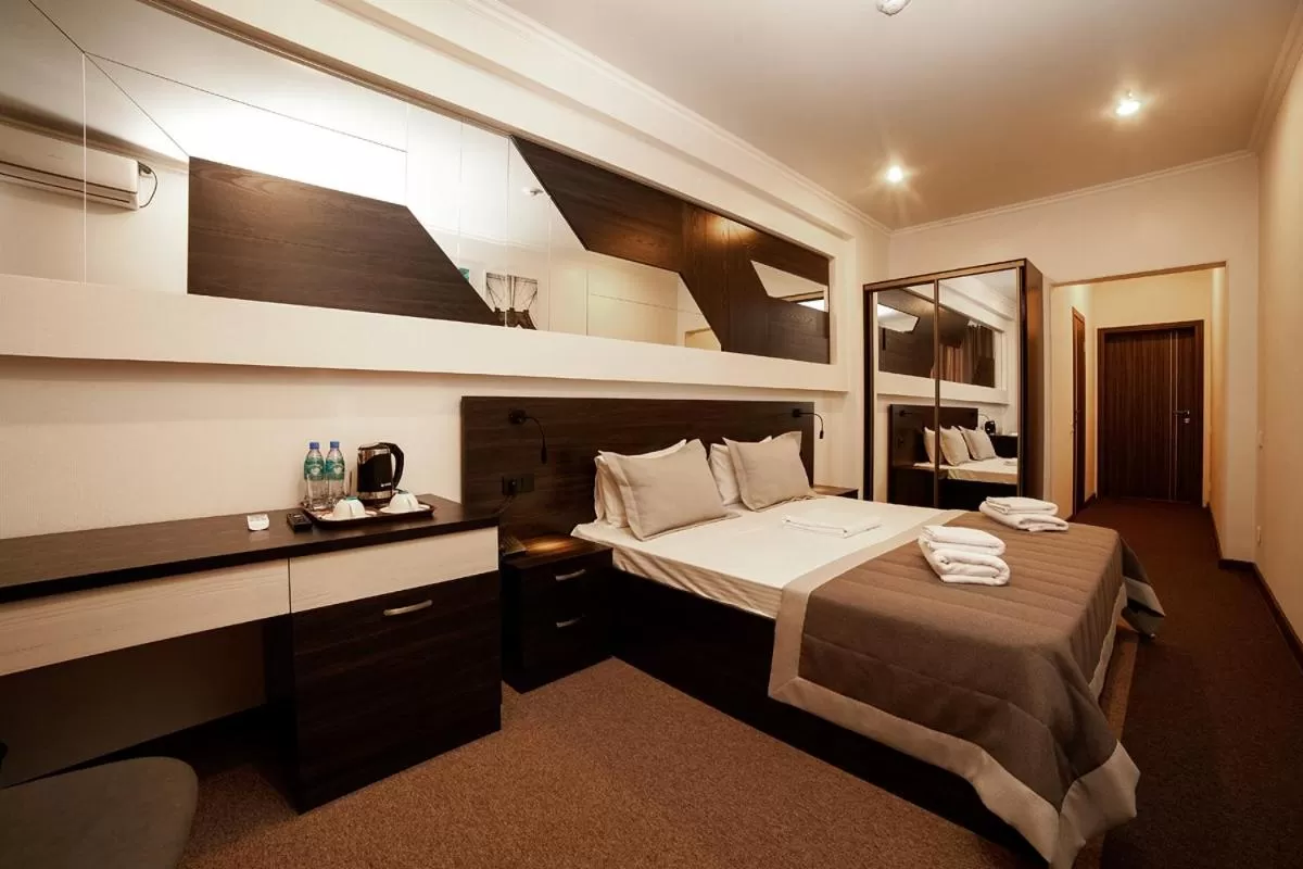 Photo of the whole room in Meridian