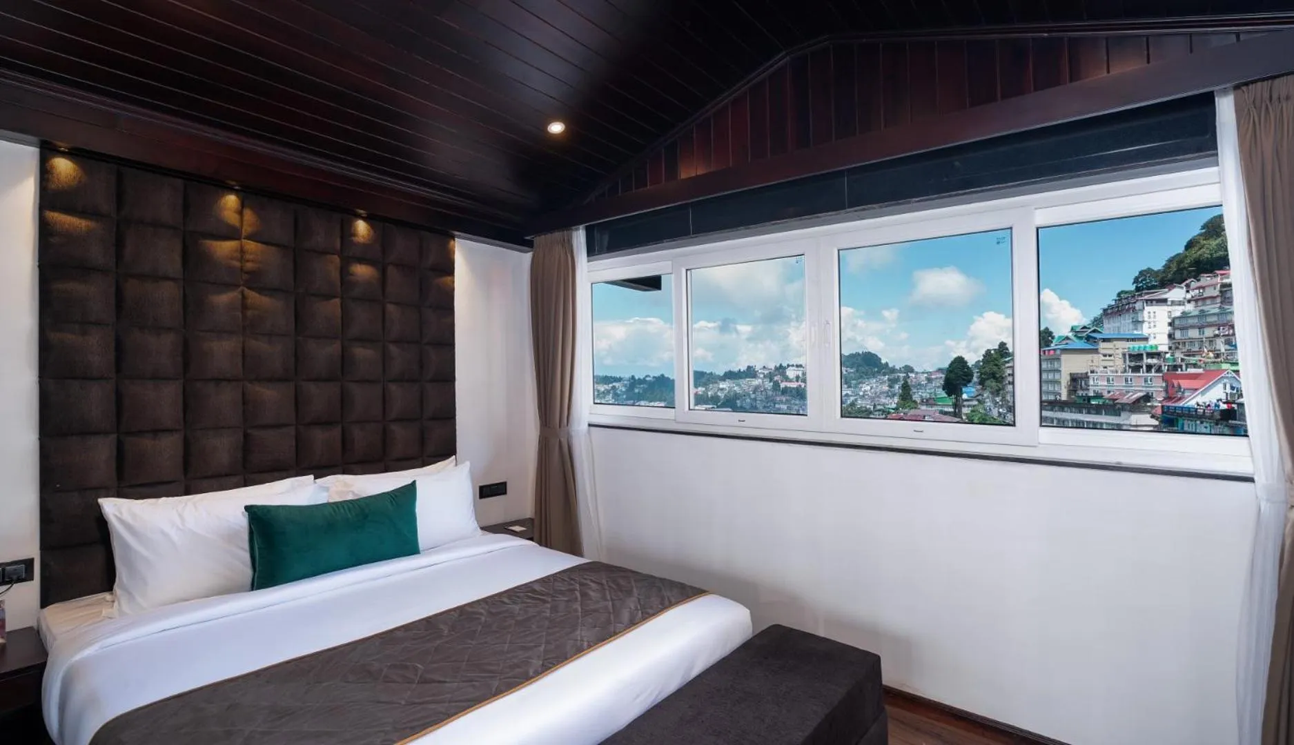 Bedroom, Bed in The West Gate Posada By Summit